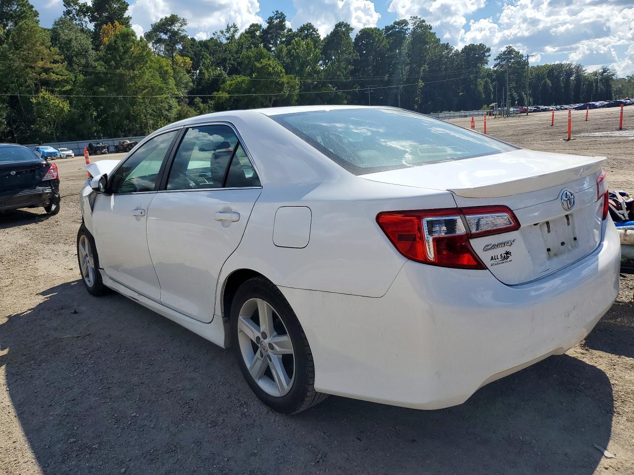 2014 Toyota Camry Se White vin: 4T1BF1FK2EU855347
