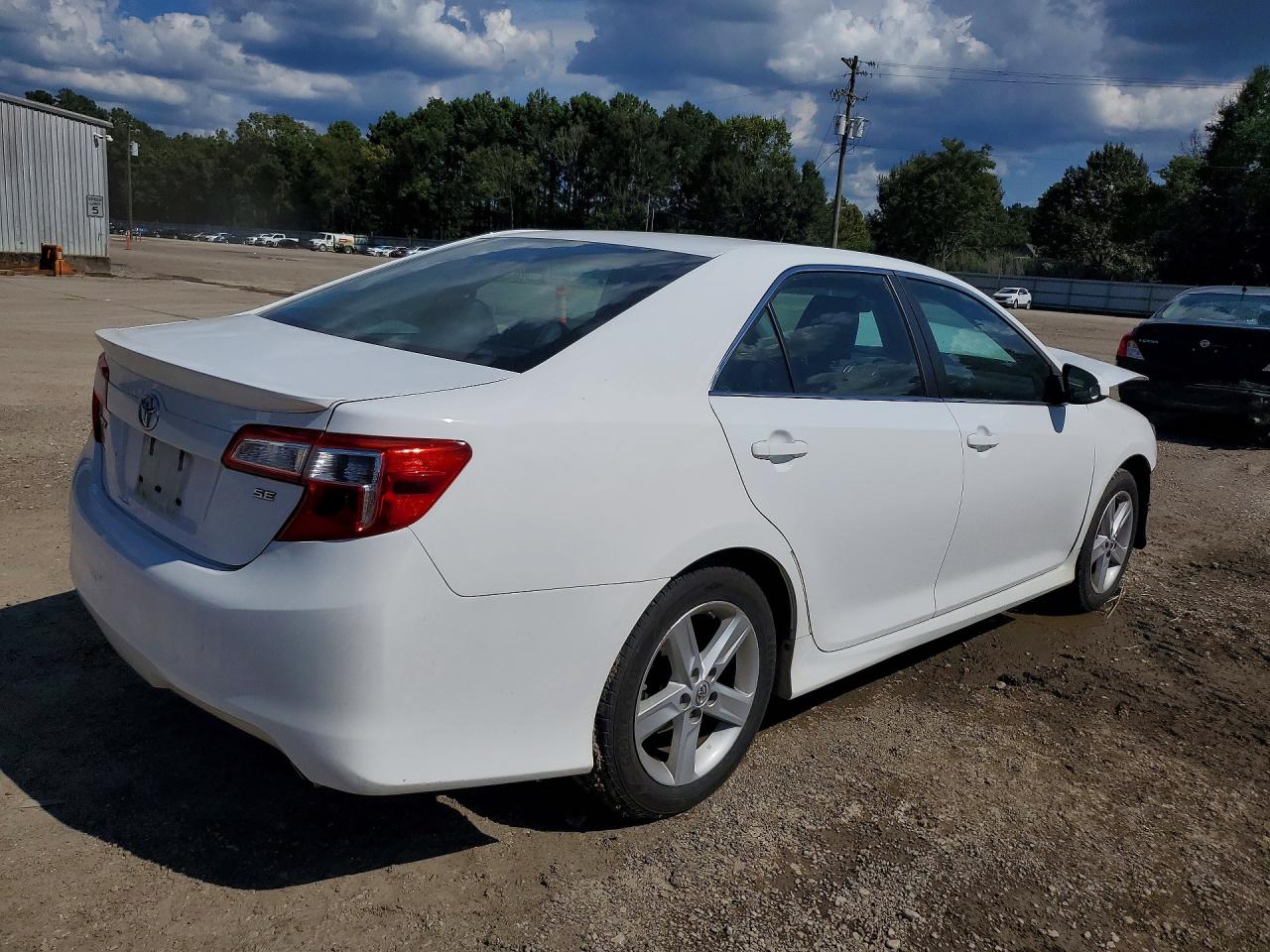 2014 Toyota Camry Se White vin: 4T1BF1FK2EU855347