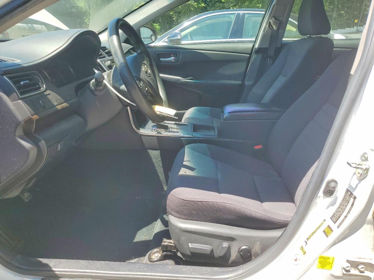 2015 Toyota Camry Le White vin: 4T1BF1FK2FU001721