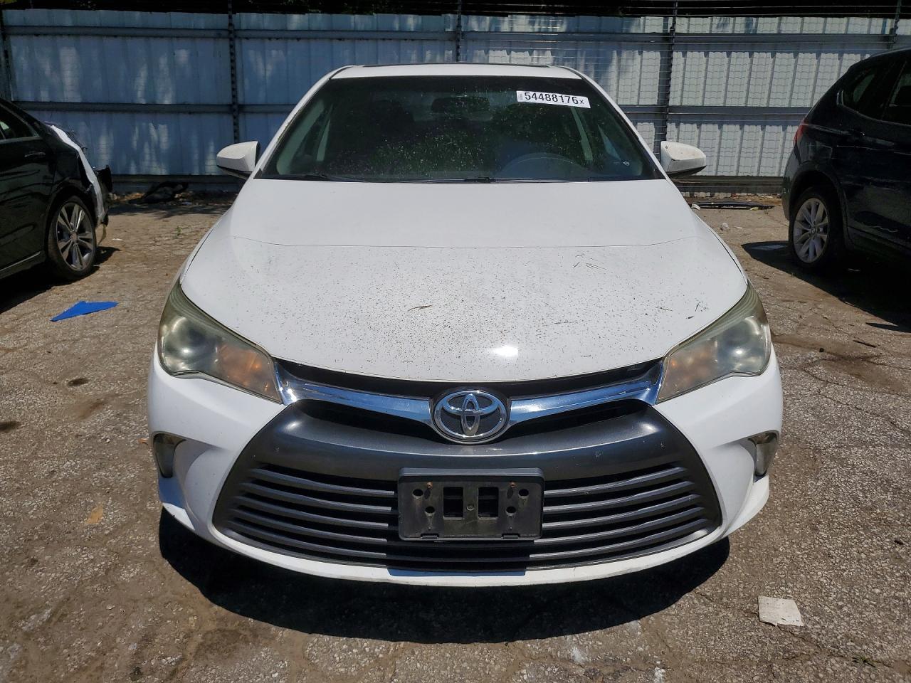 2015 Toyota Camry Le White vin: 4T1BF1FK2FU001721