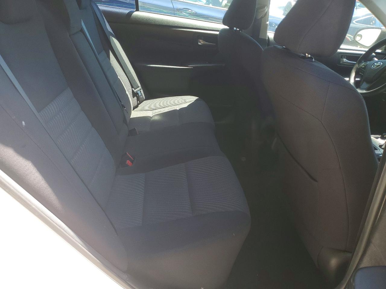 2015 Toyota Camry Le White vin: 4T1BF1FK2FU001721