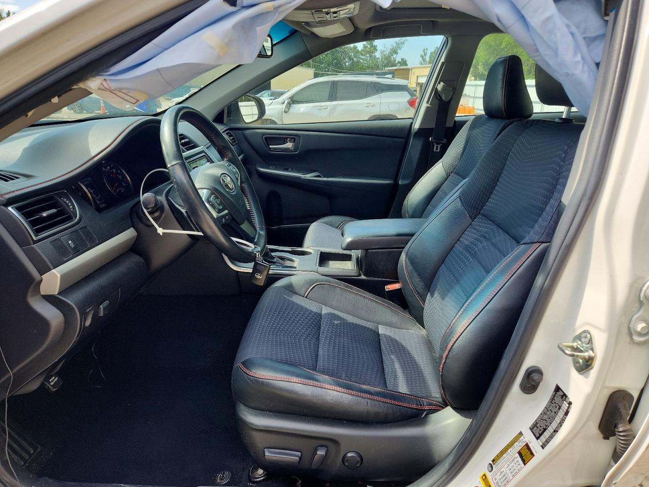 2015 Toyota Camry Se White vin: 4T1BF1FK2FU024433