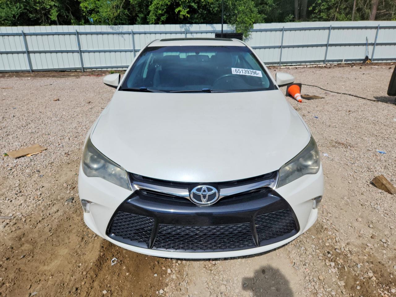 2015 Toyota Camry Se White vin: 4T1BF1FK2FU024433