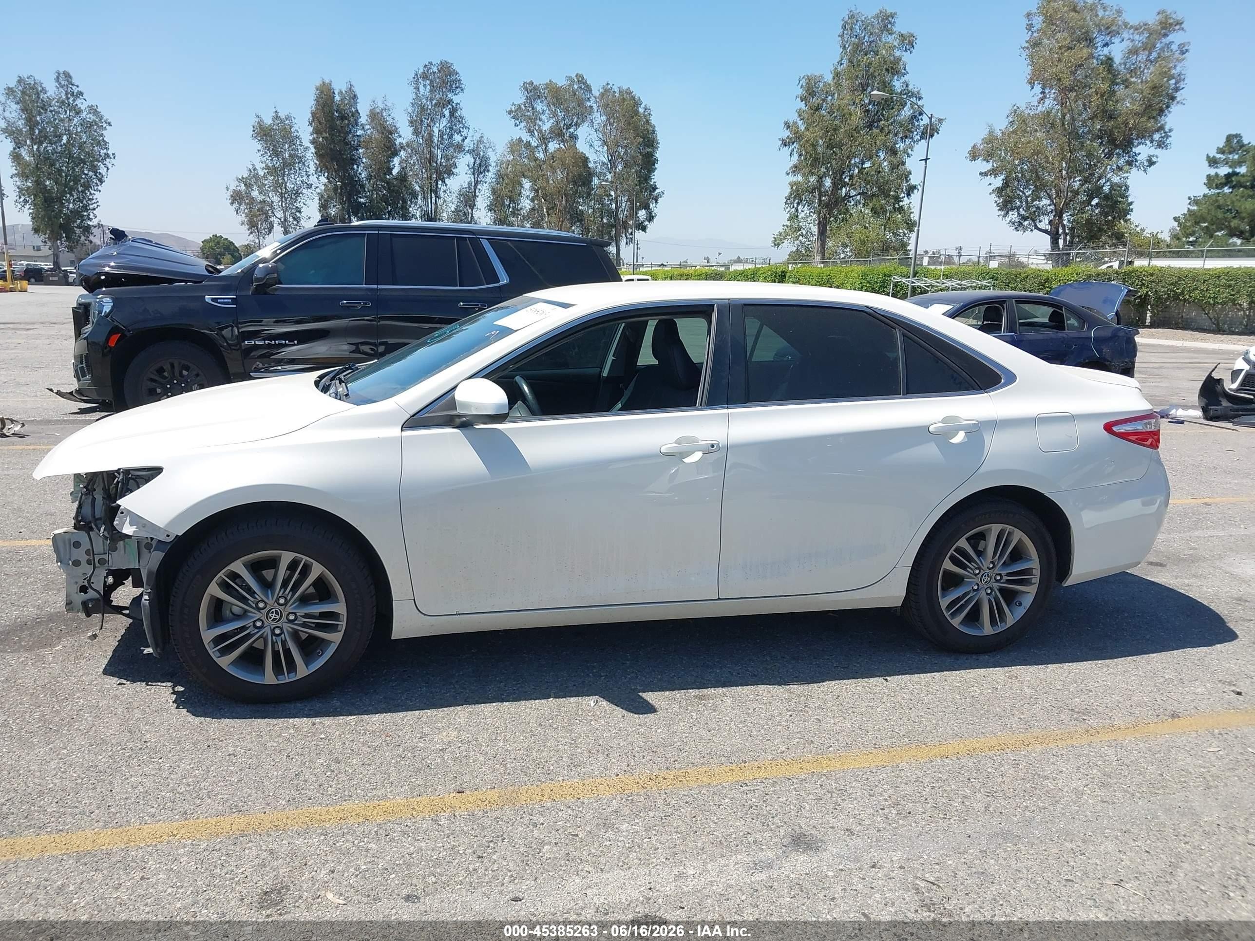 2015 Toyota Camry Se White vin: 4T1BF1FK2FU042236