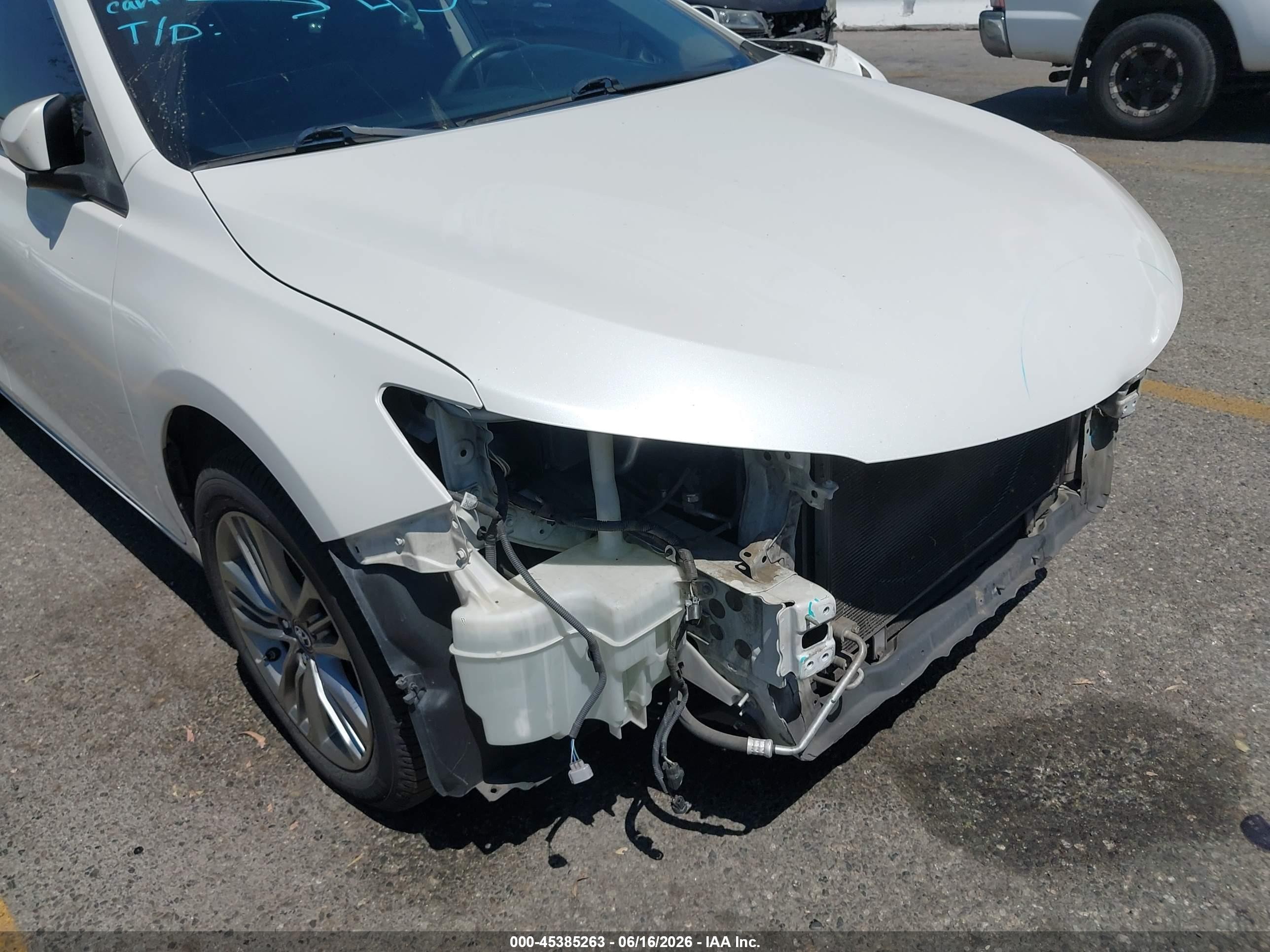 2015 Toyota Camry Se White vin: 4T1BF1FK2FU042236