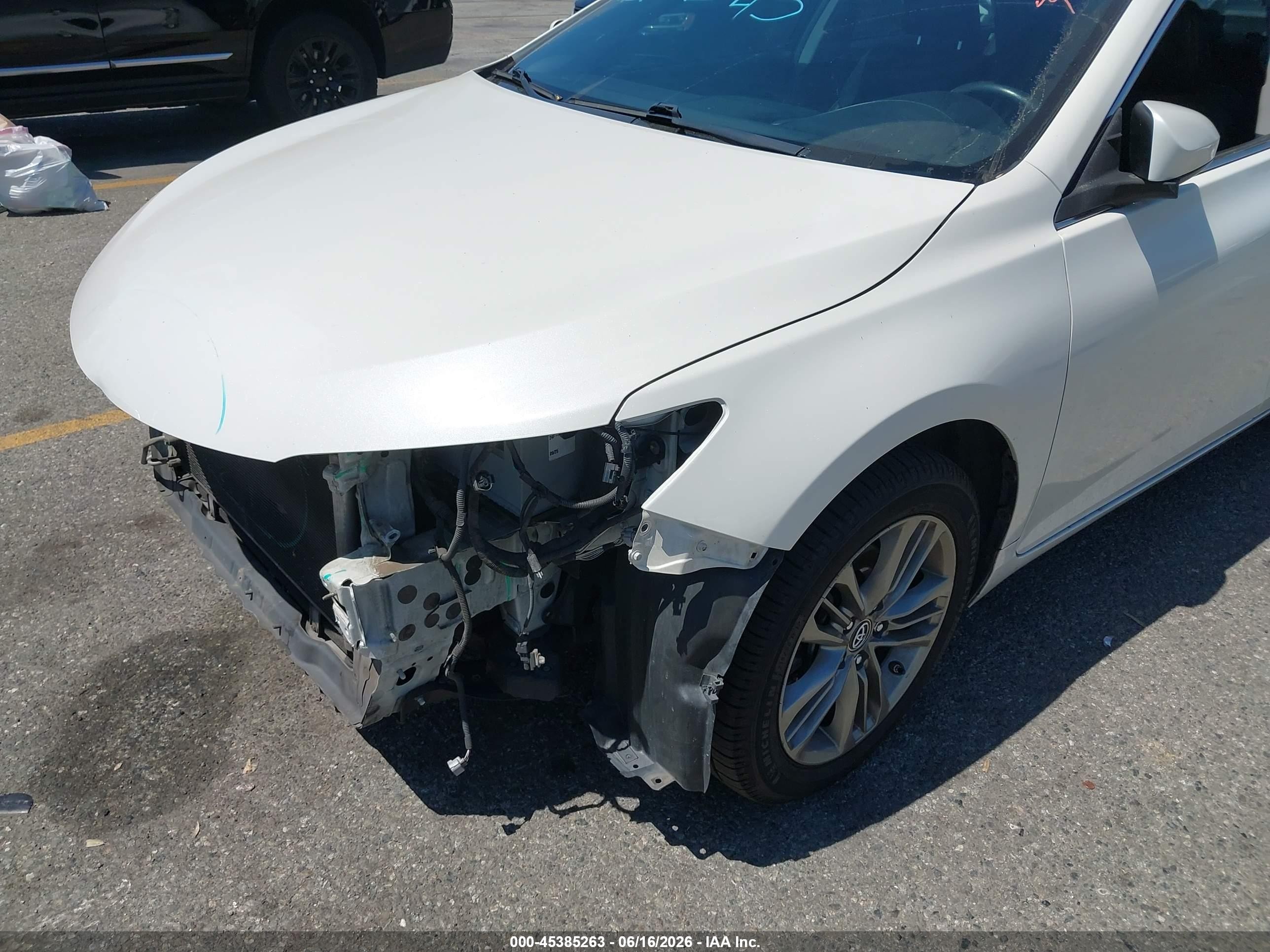 2015 Toyota Camry Se White vin: 4T1BF1FK2FU042236
