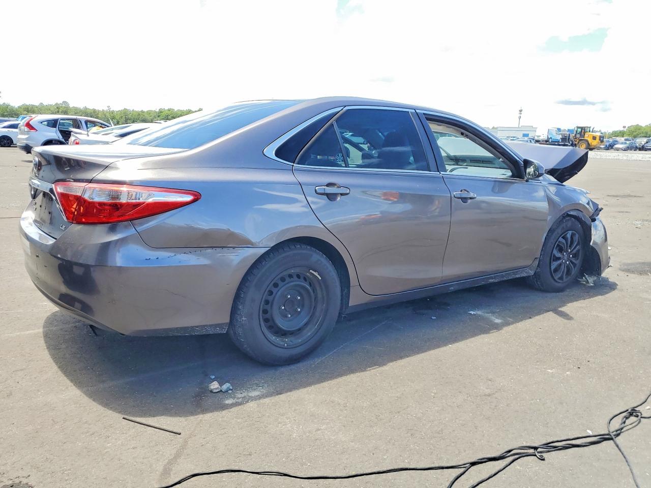 2015 Toyota Camry Le Gray vin: 4T1BF1FK2FU051728