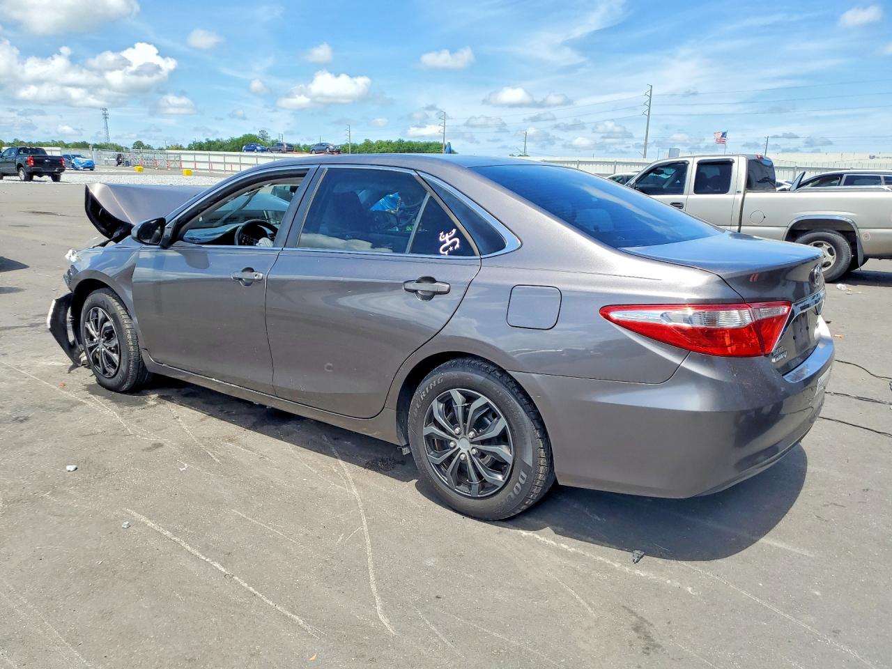 2015 Toyota Camry Le Gray vin: 4T1BF1FK2FU051728