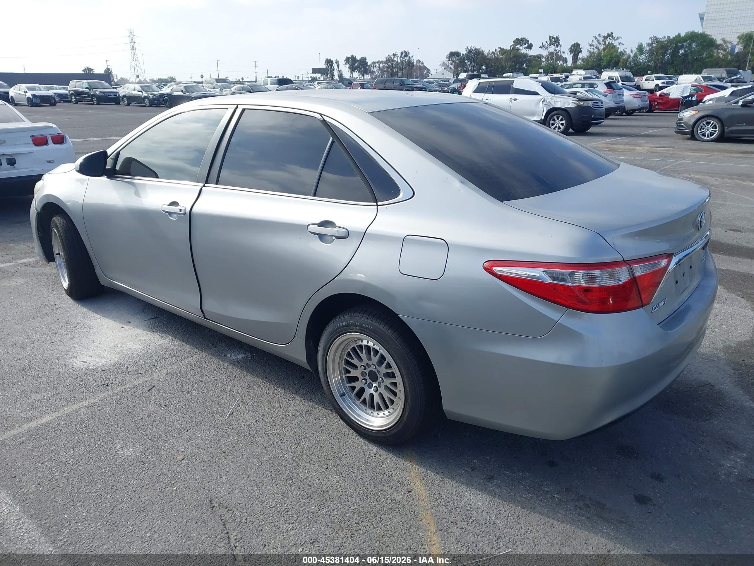 2015 Toyota Camry Le Silver vin: 4T1BF1FK2FU057741