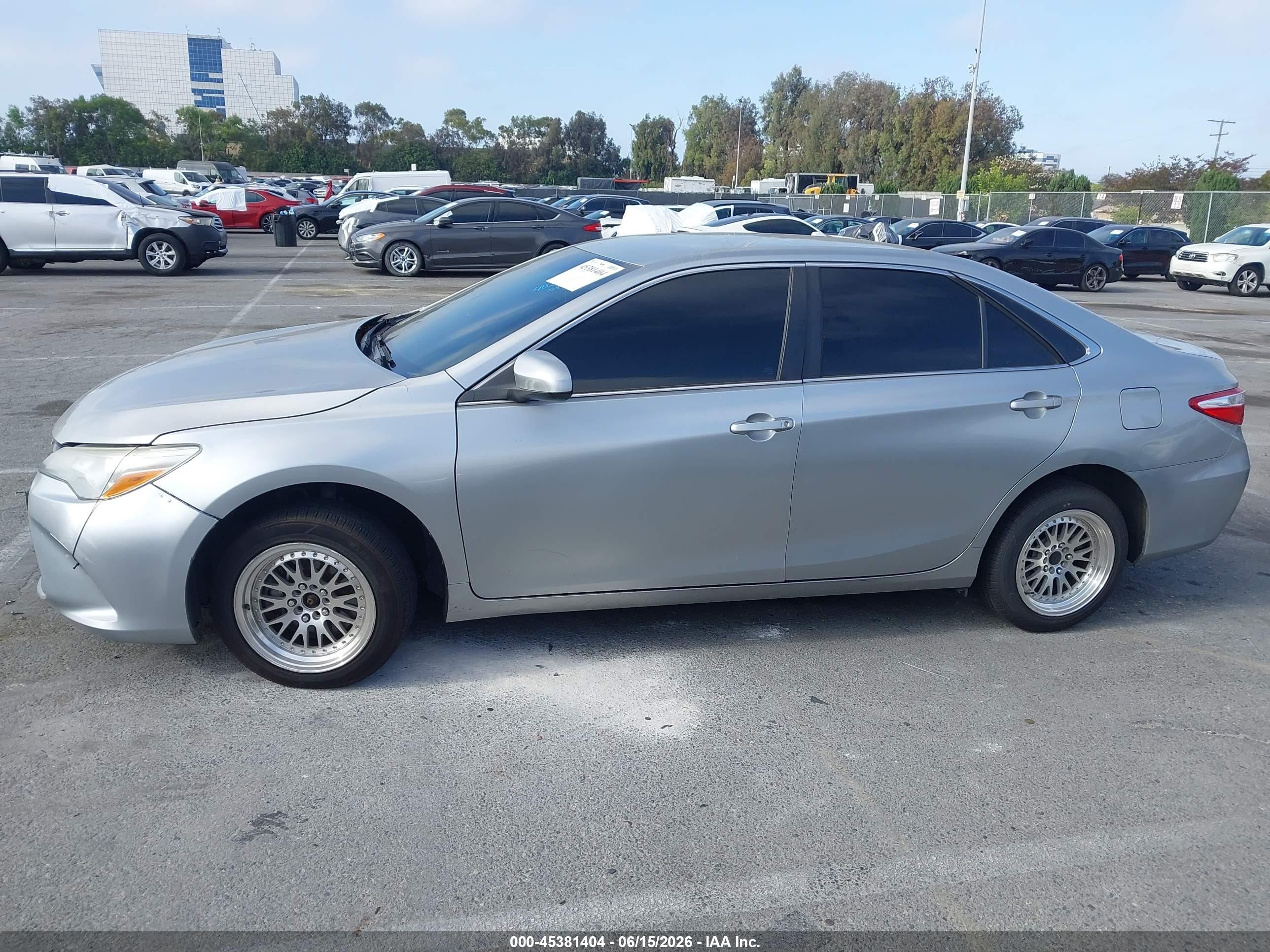 2015 Toyota Camry Le Silver vin: 4T1BF1FK2FU057741
