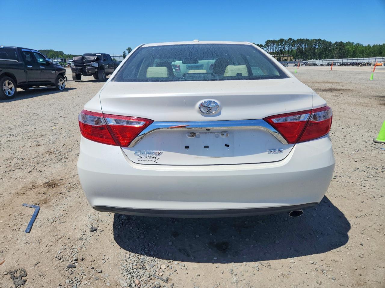 2015 Toyota Camry Xle White vin: 4T1BF1FK2FU085412