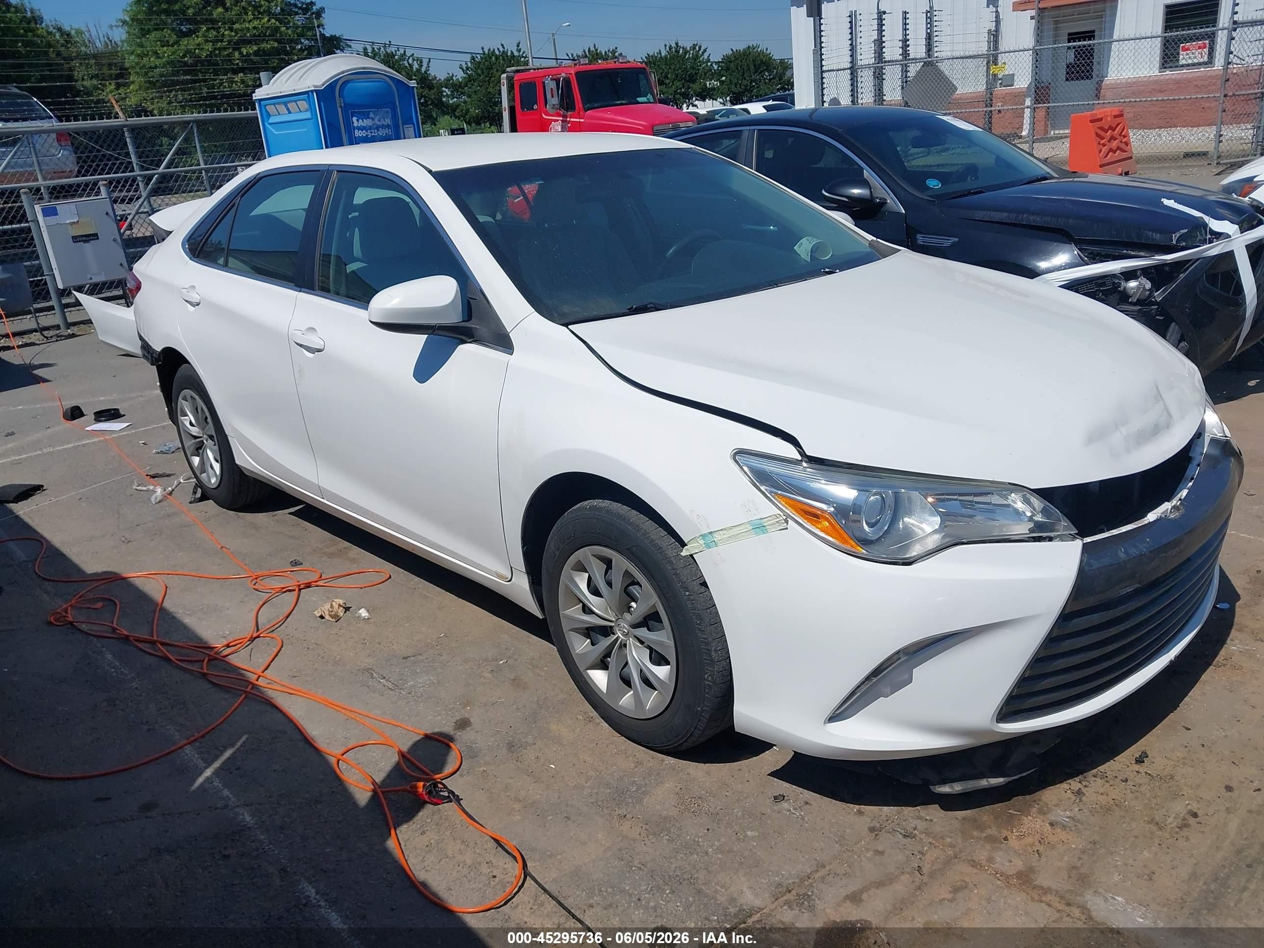 2015 Toyota Camry Le/xle/se/xse White vin: 4T1BF1FK2FU091341