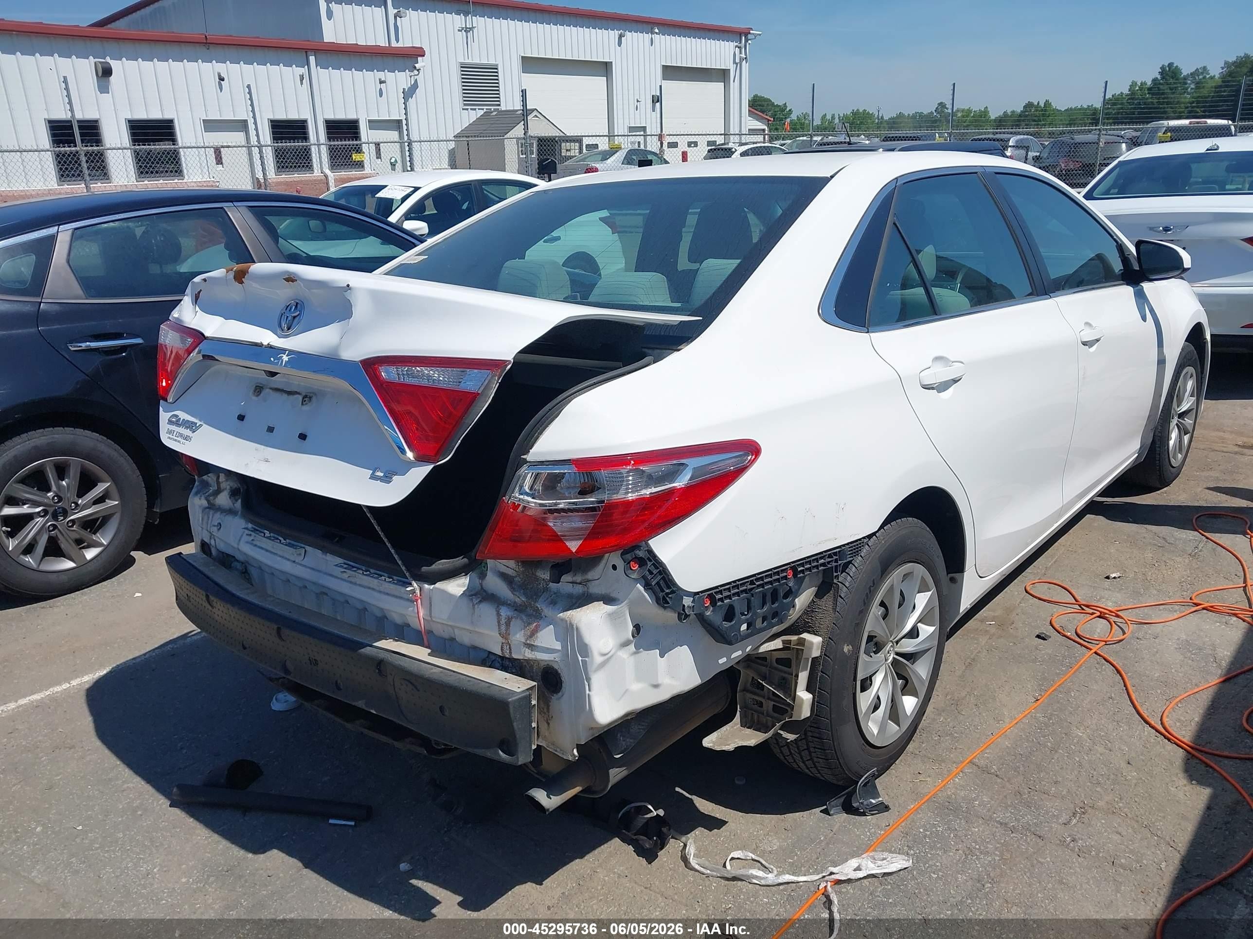 2015 Toyota Camry Le/xle/se/xse White vin: 4T1BF1FK2FU091341