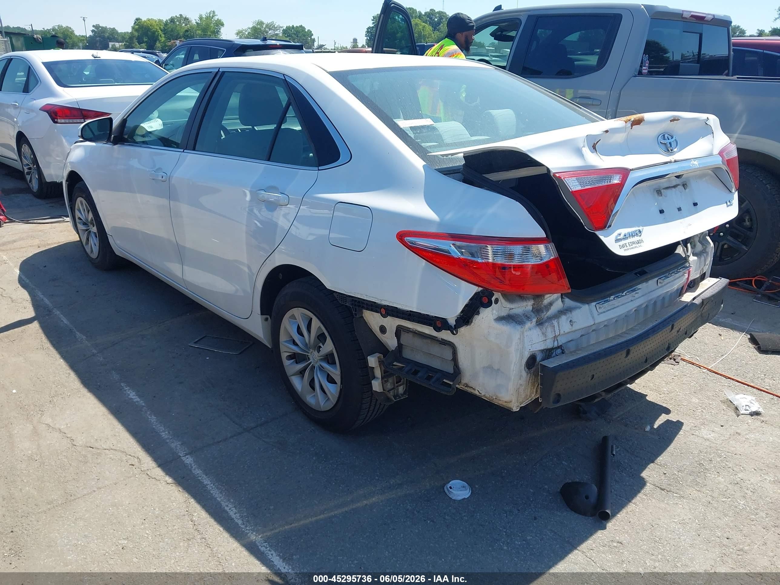 2015 Toyota Camry Le/xle/se/xse White vin: 4T1BF1FK2FU091341