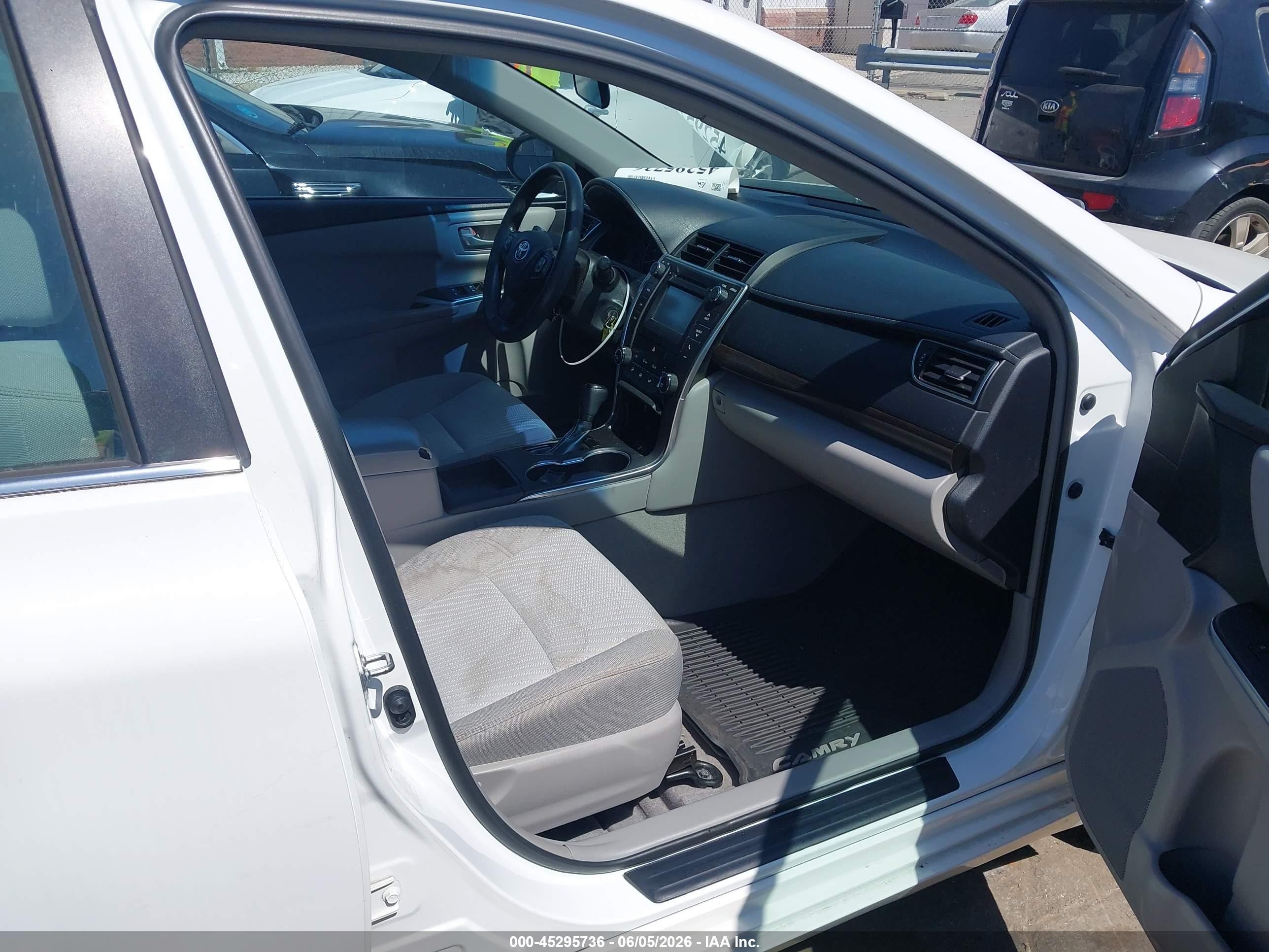 2015 Toyota Camry Le/xle/se/xse White vin: 4T1BF1FK2FU091341