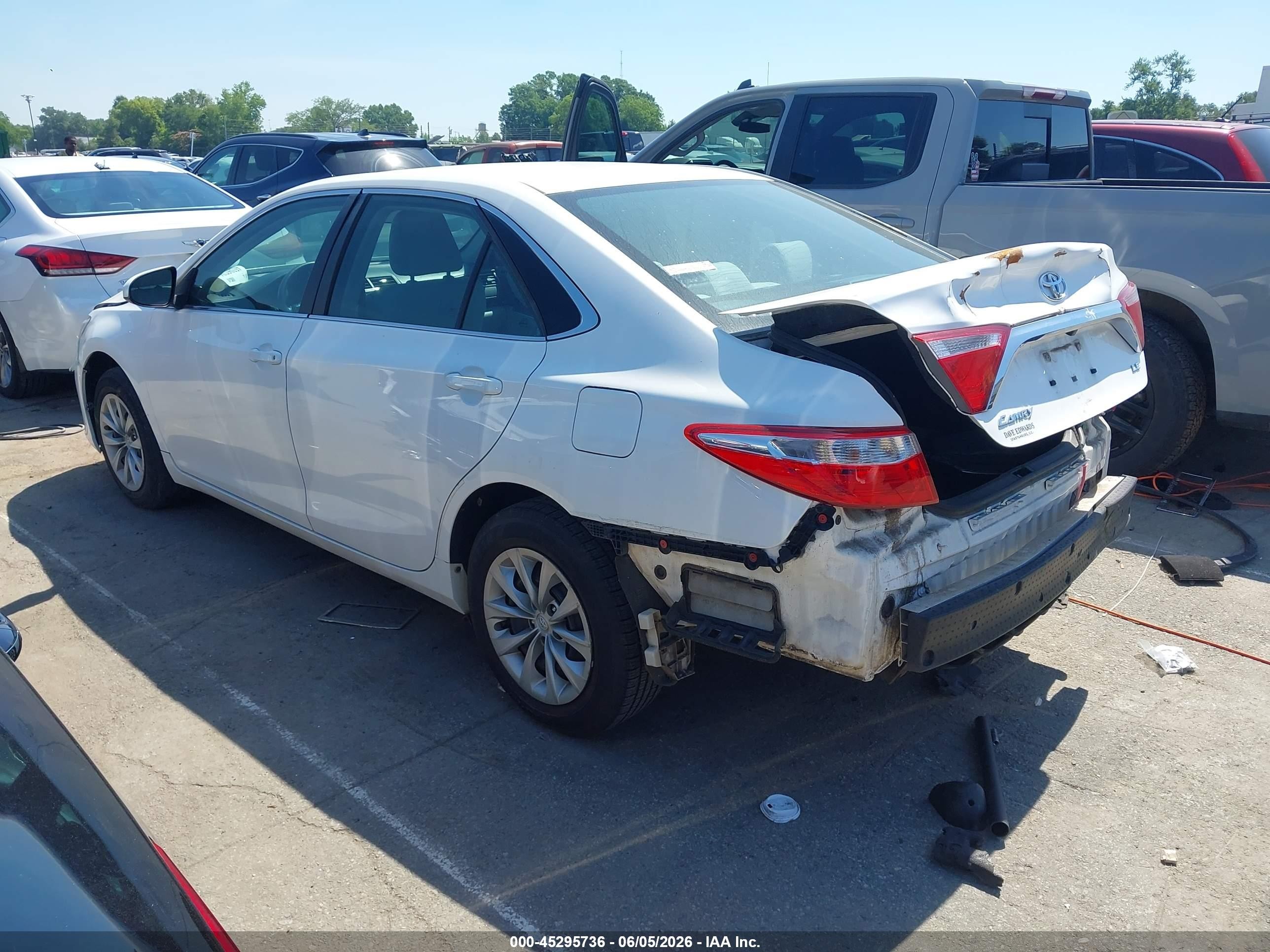 2015 Toyota Camry Le/xle/se/xse White vin: 4T1BF1FK2FU091341