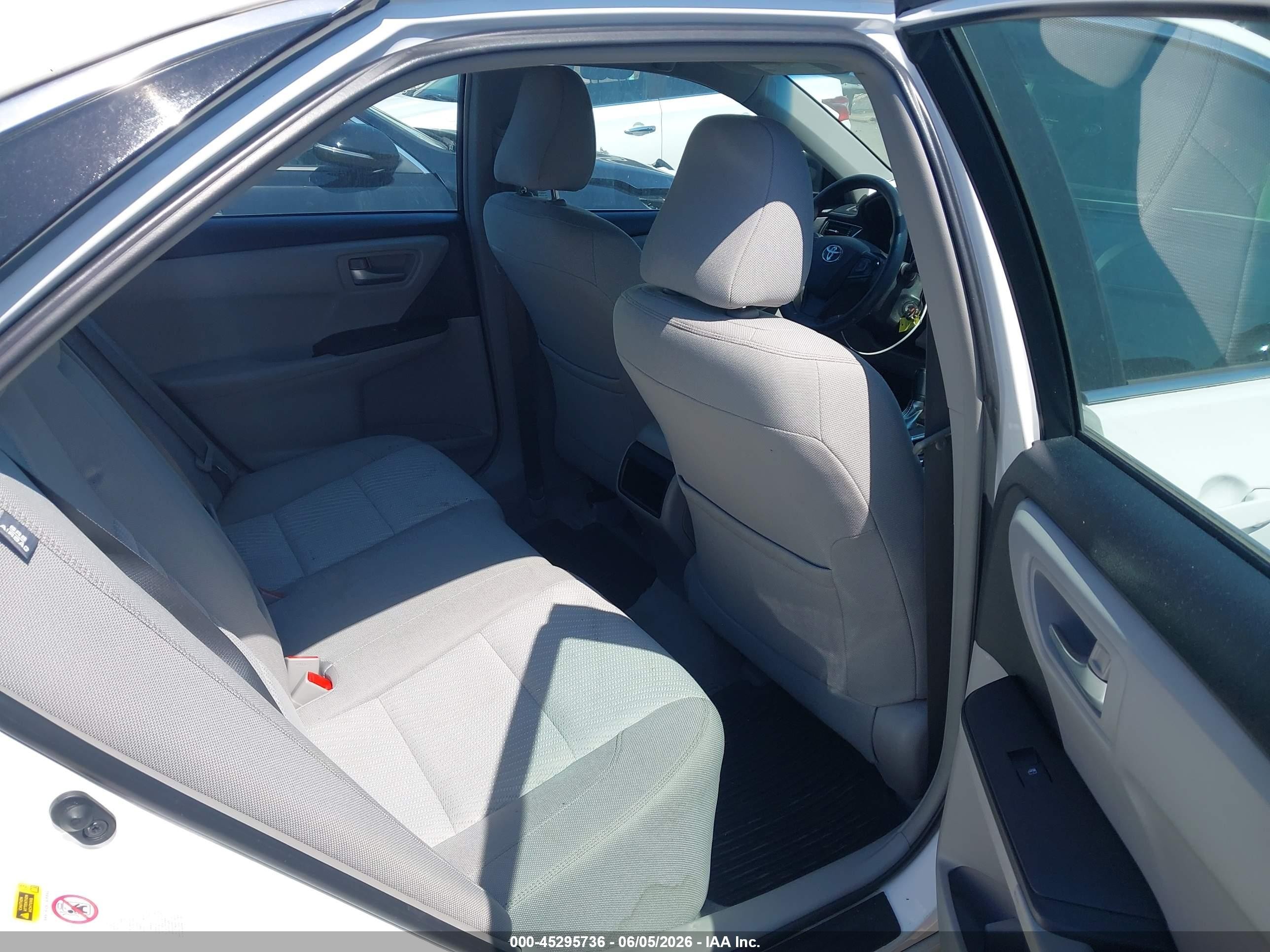 2015 Toyota Camry Le/xle/se/xse White vin: 4T1BF1FK2FU091341
