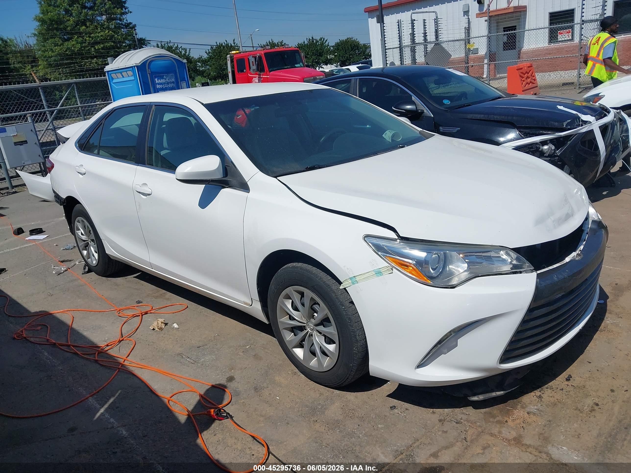 2015 Toyota Camry Le/xle/se/xse White vin: 4T1BF1FK2FU091341