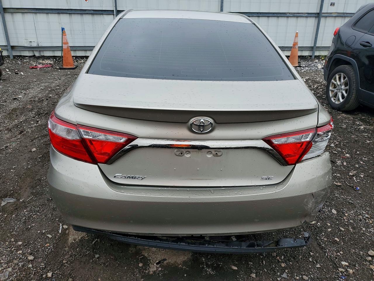 2015 Toyota Camry Se Gold vin: 4T1BF1FK2FU100443