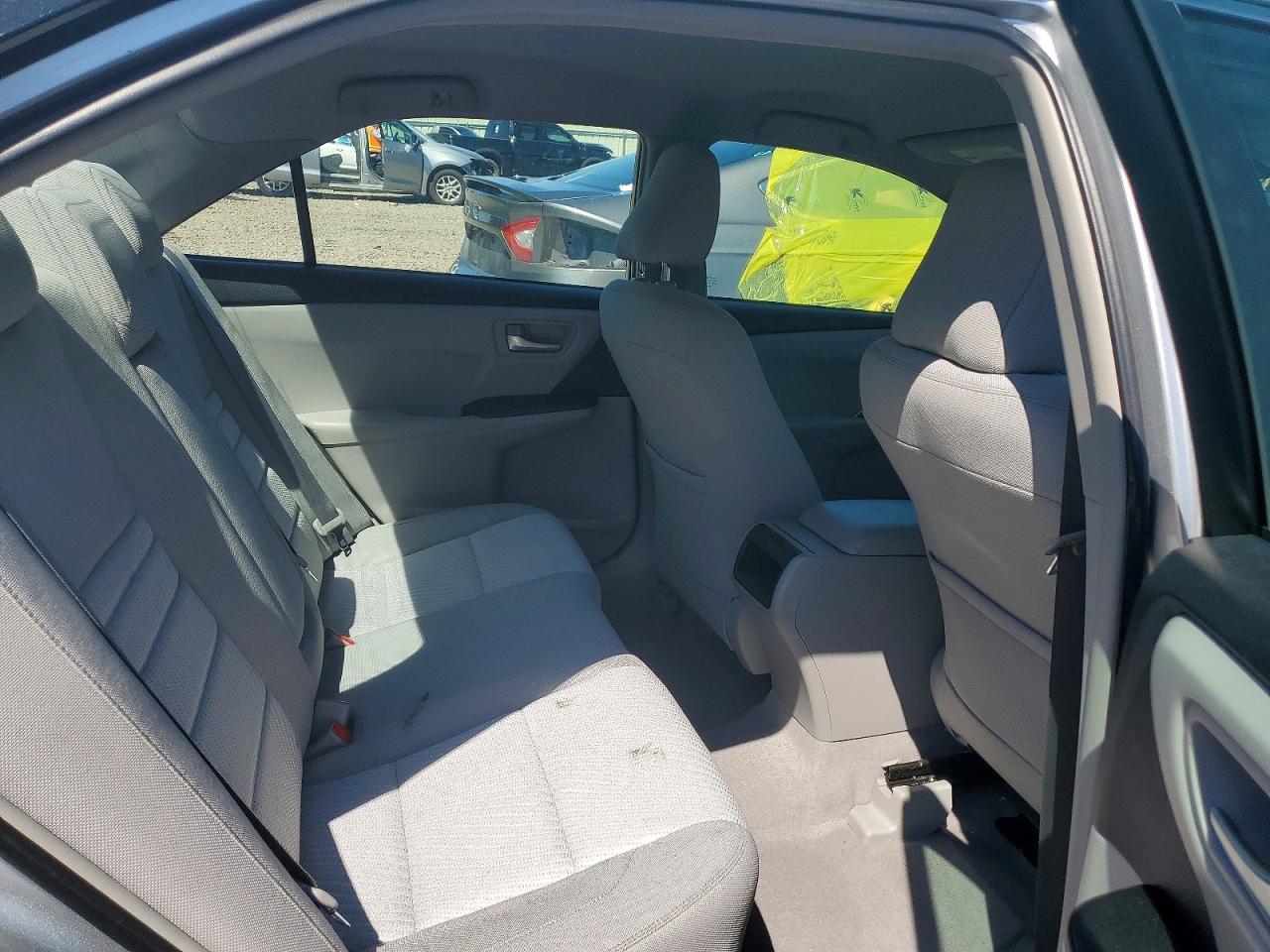 2015 Toyota Camry Le Серебряный vin: 4T1BF1FK2FU101687
