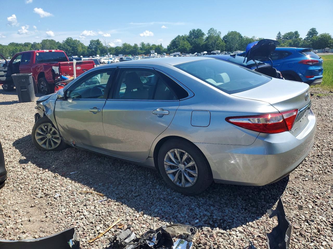 2015 Toyota Camry Le Серебряный vin: 4T1BF1FK2FU101687