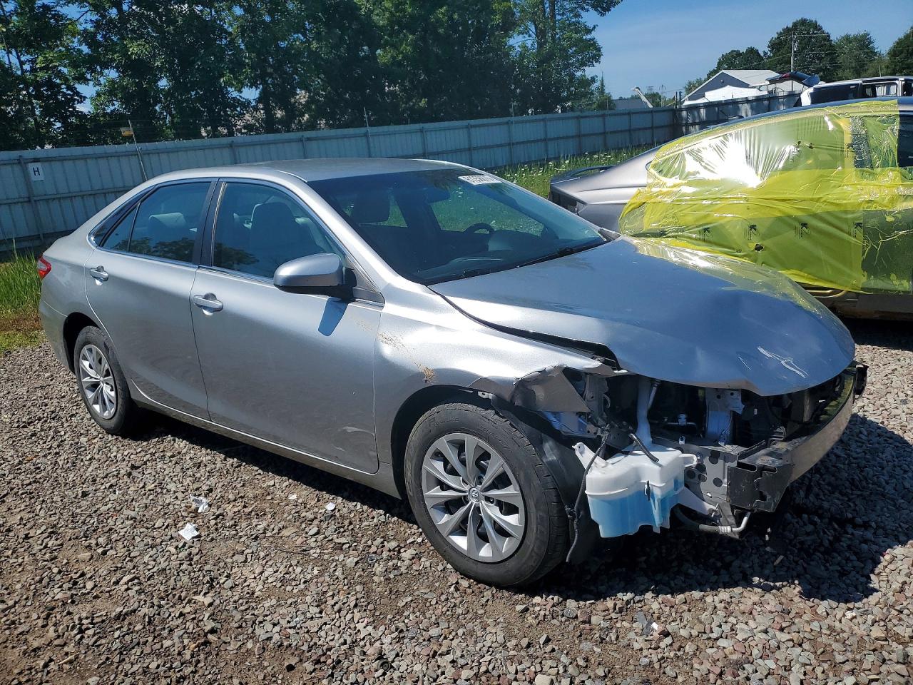 2015 Toyota Camry Le Серебряный vin: 4T1BF1FK2FU101687
