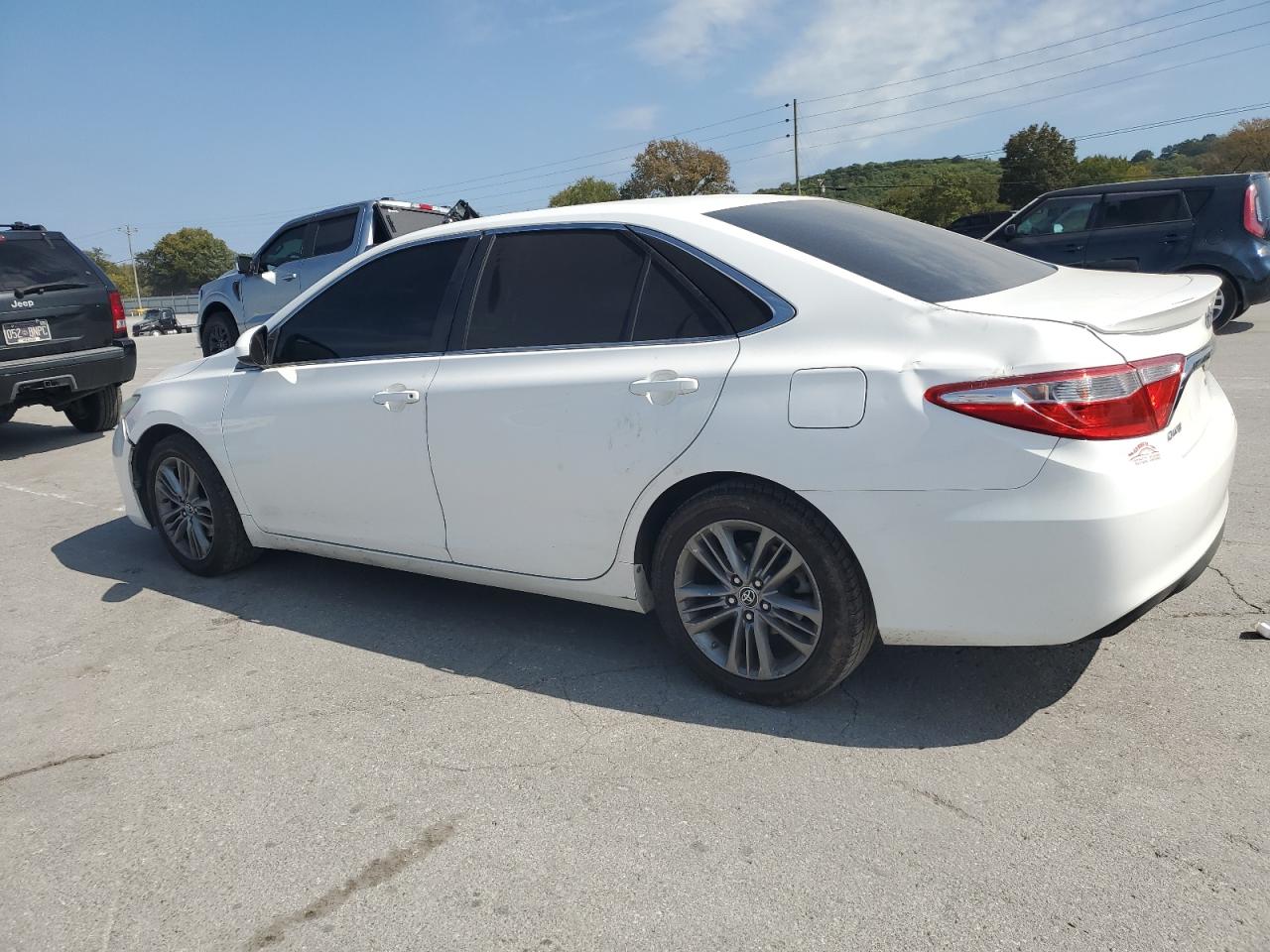 2015 Toyota Camry Le White vin: 4T1BF1FK2FU109918