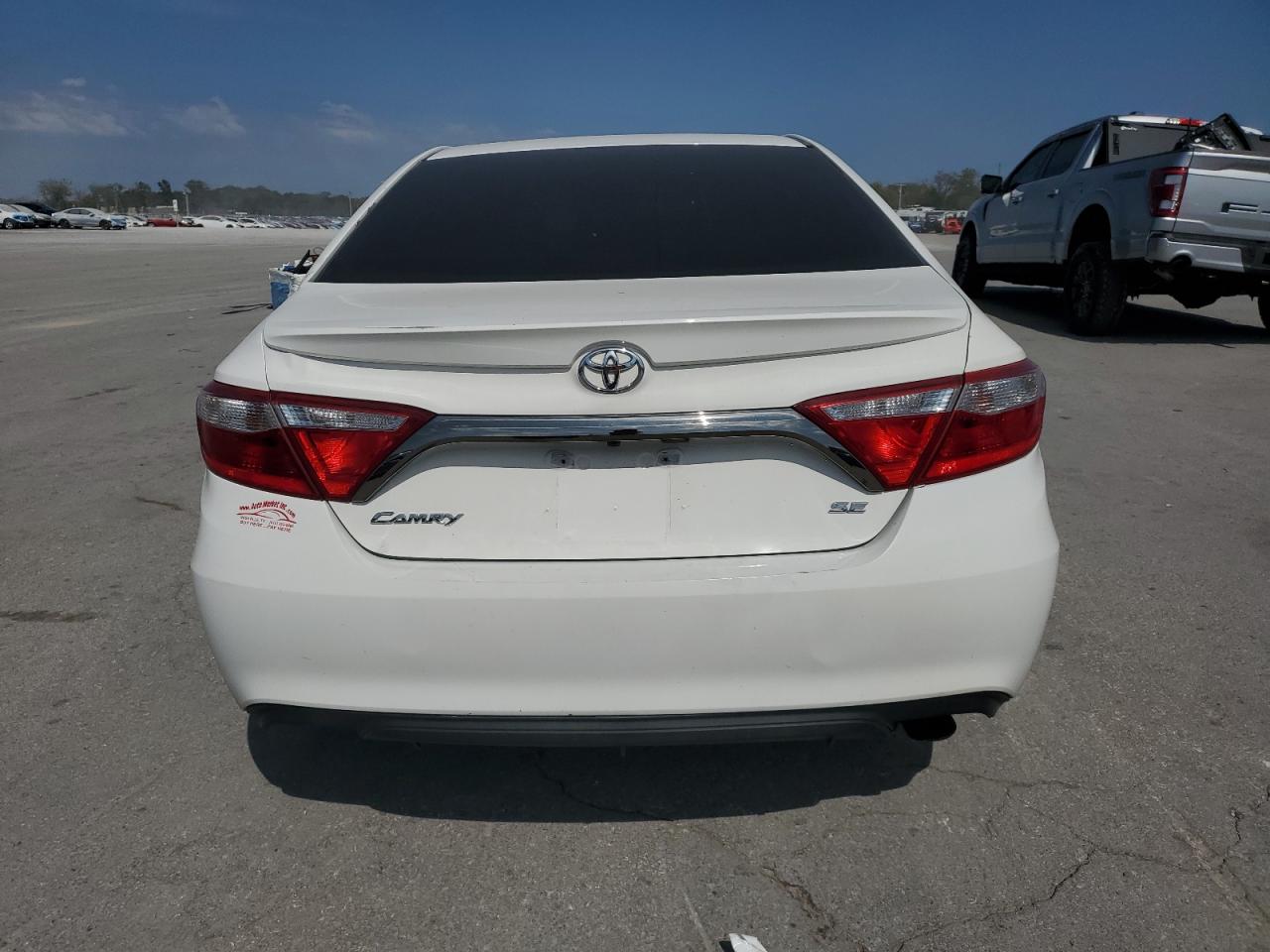 2015 Toyota Camry Le White vin: 4T1BF1FK2FU109918