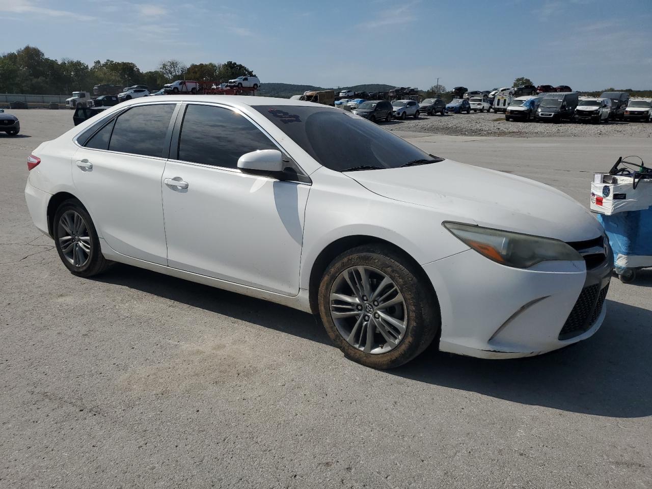 2015 Toyota Camry Le White vin: 4T1BF1FK2FU109918