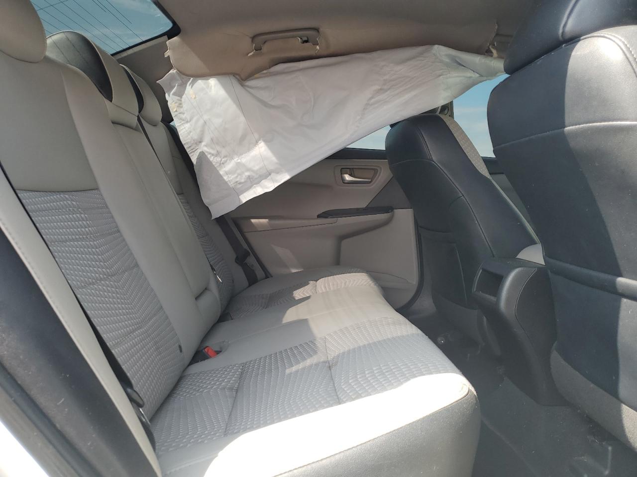2015 Toyota Camry Le White vin: 4T1BF1FK2FU109918