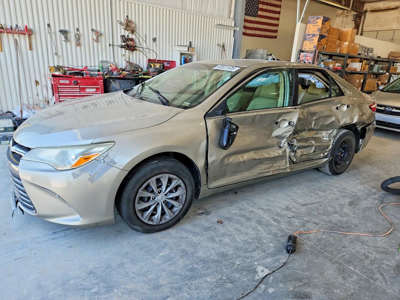 2015 Toyota Camry Le Tan vin: 4T1BF1FK2FU110521
