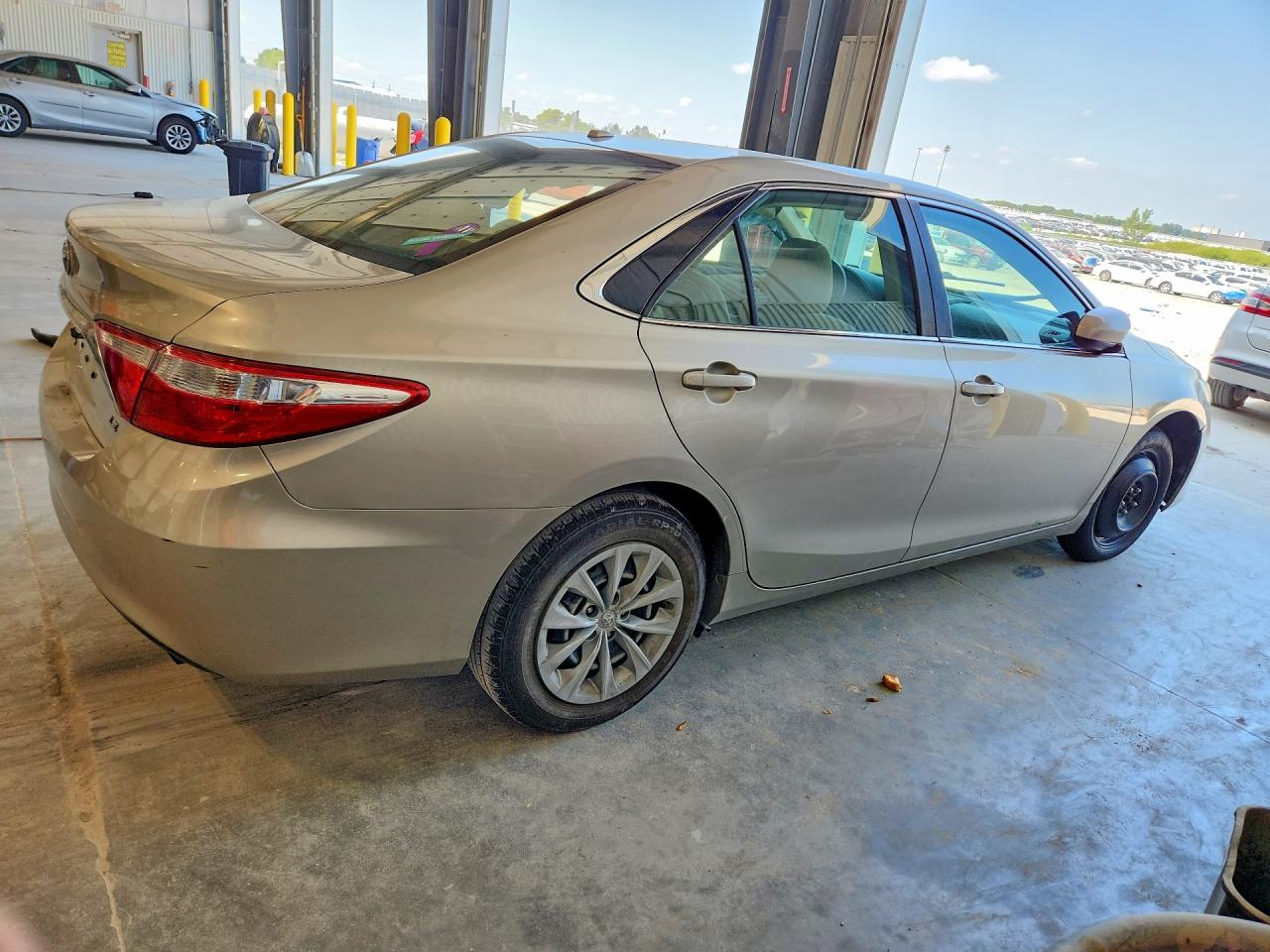 2015 Toyota Camry Le Tan vin: 4T1BF1FK2FU110521