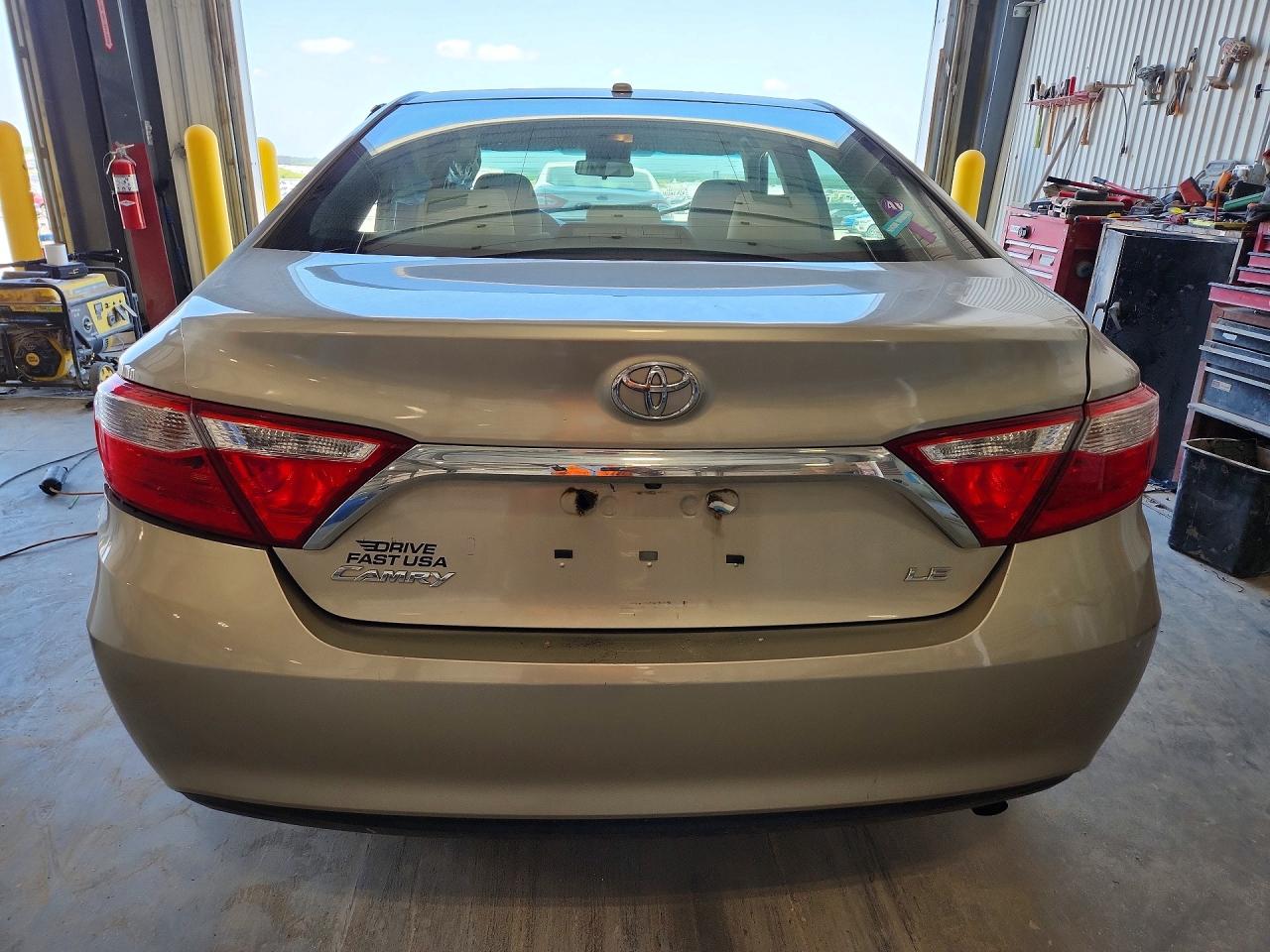 2015 Toyota Camry Le Tan vin: 4T1BF1FK2FU110521