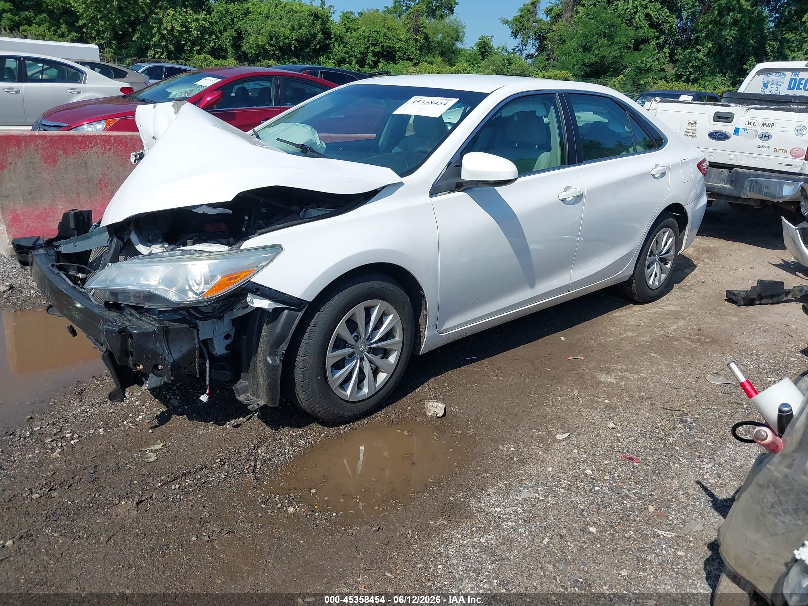 2015 Toyota Camry Le White vin: 4T1BF1FK2FU474843