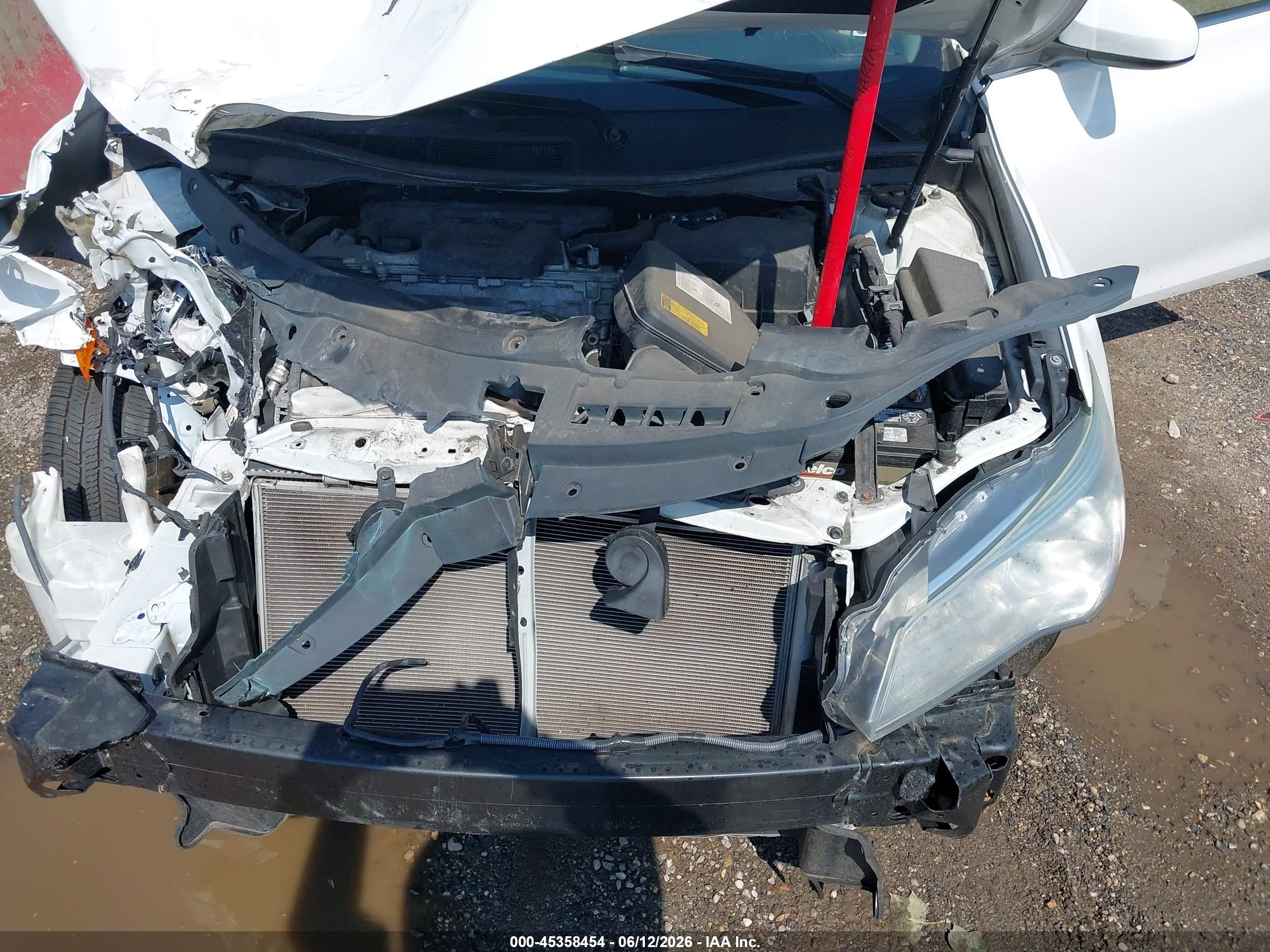 2015 Toyota Camry Le White vin: 4T1BF1FK2FU474843