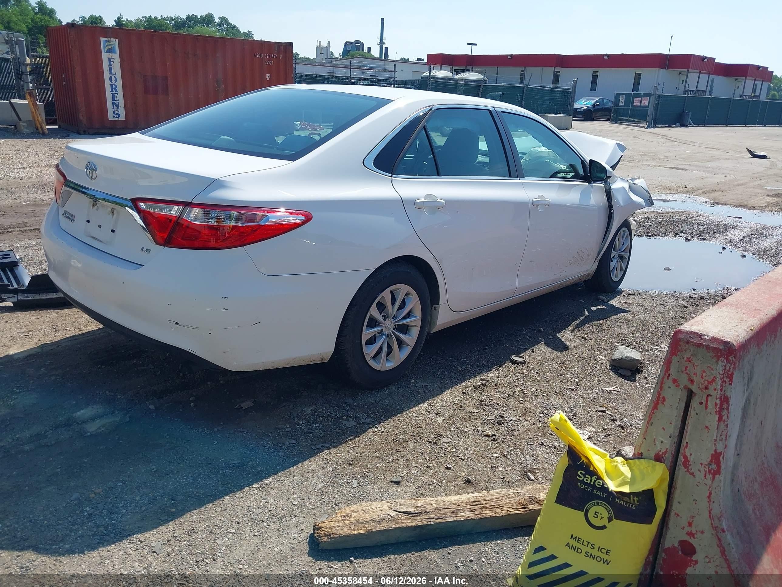 2015 Toyota Camry Le White vin: 4T1BF1FK2FU474843