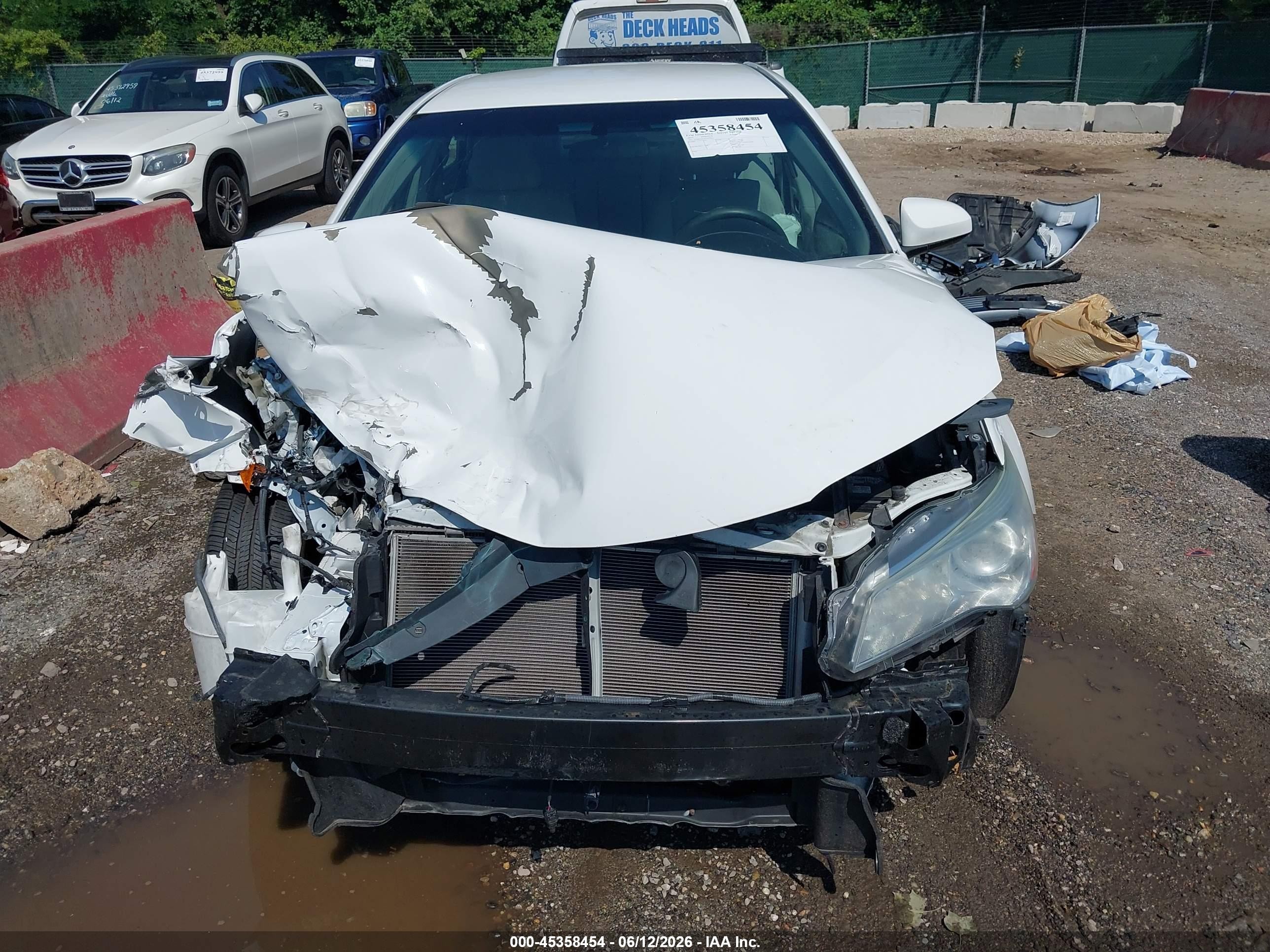 2015 Toyota Camry Le White vin: 4T1BF1FK2FU474843