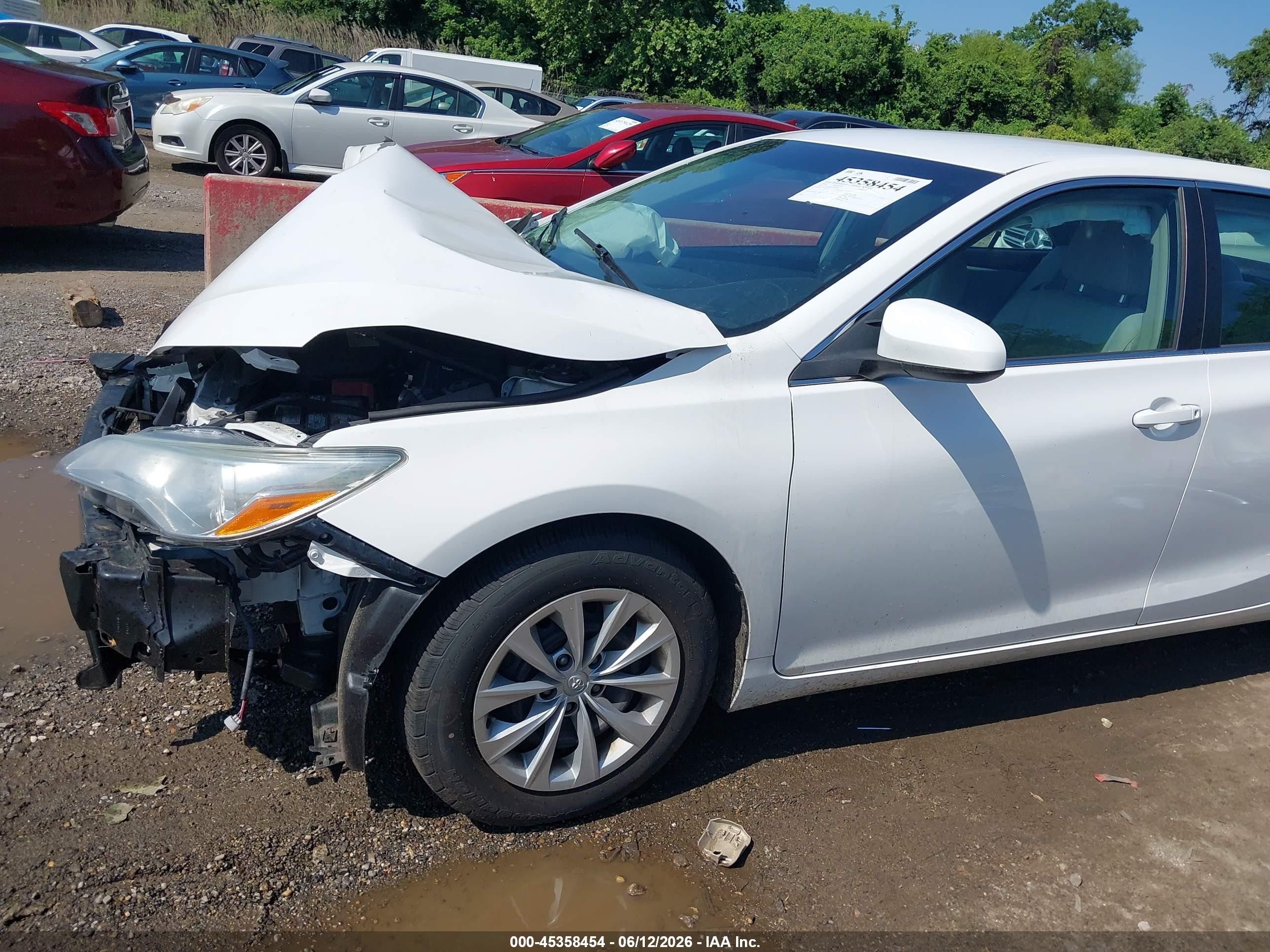 2015 Toyota Camry Le White vin: 4T1BF1FK2FU474843