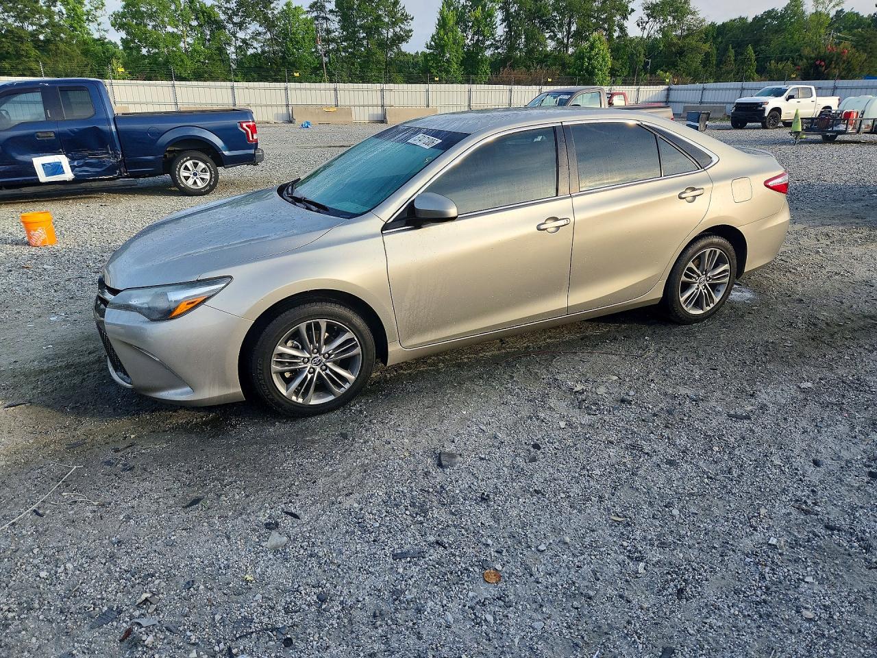 2015 Toyota Camry Se Gold vin: 4T1BF1FK2FU497488