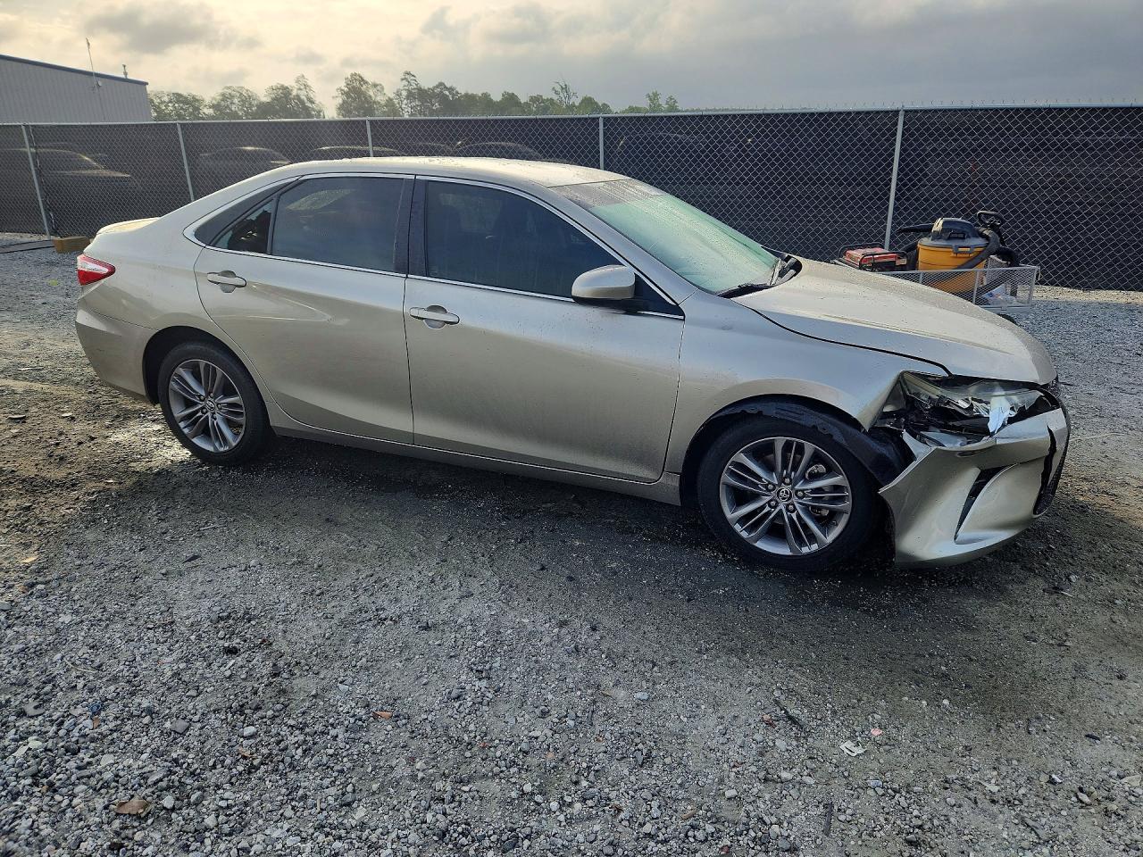 2015 Toyota Camry Se Gold vin: 4T1BF1FK2FU497488