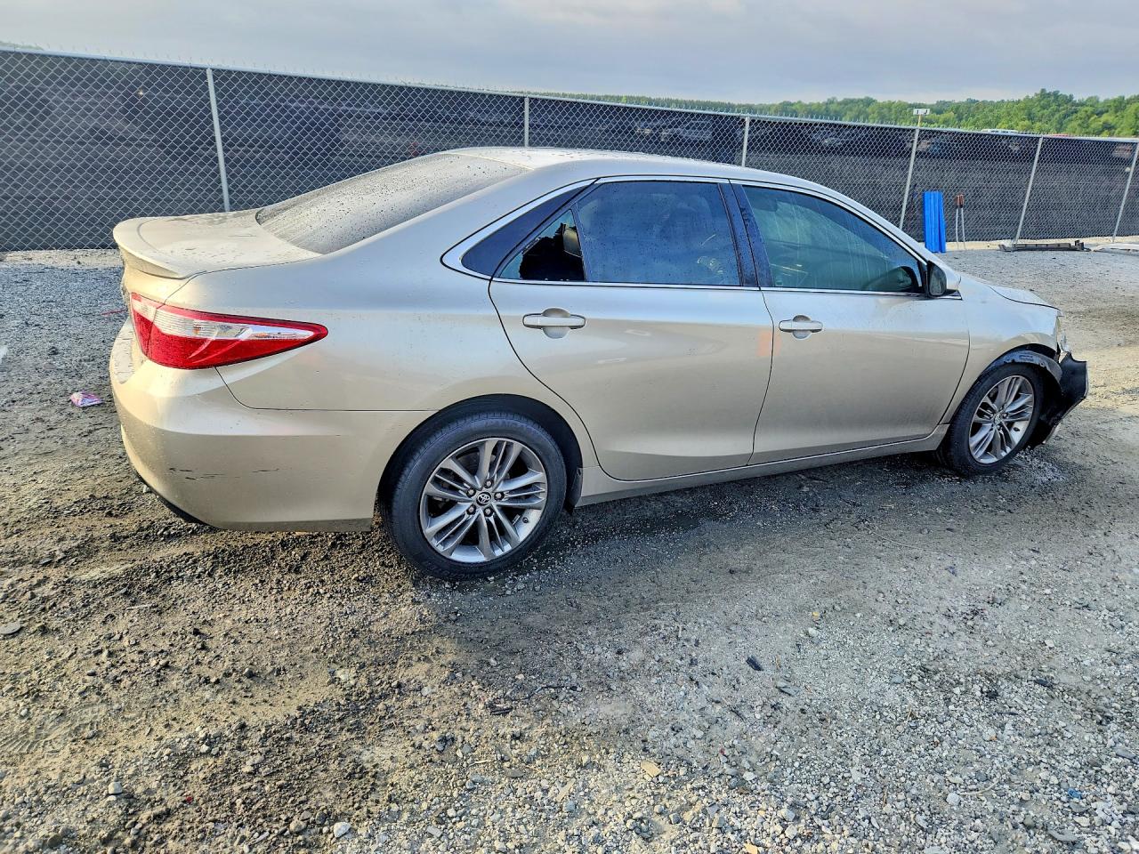 2015 Toyota Camry Se Gold vin: 4T1BF1FK2FU497488