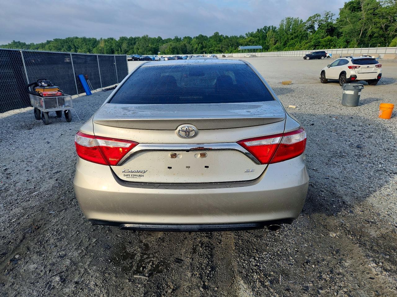2015 Toyota Camry Se Gold vin: 4T1BF1FK2FU497488