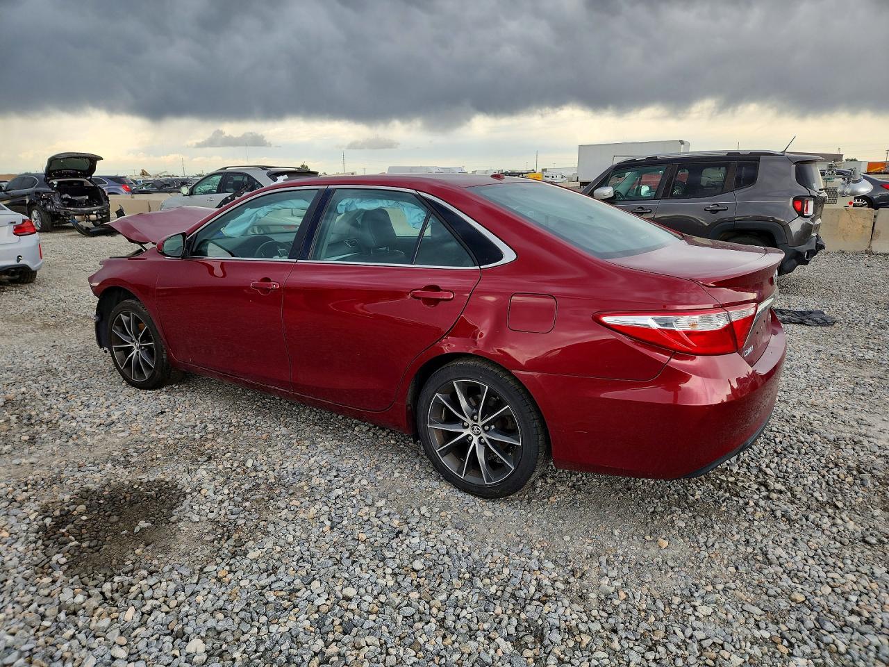 2015 Toyota Camry Xse Red vin: 4T1BF1FK2FU875356