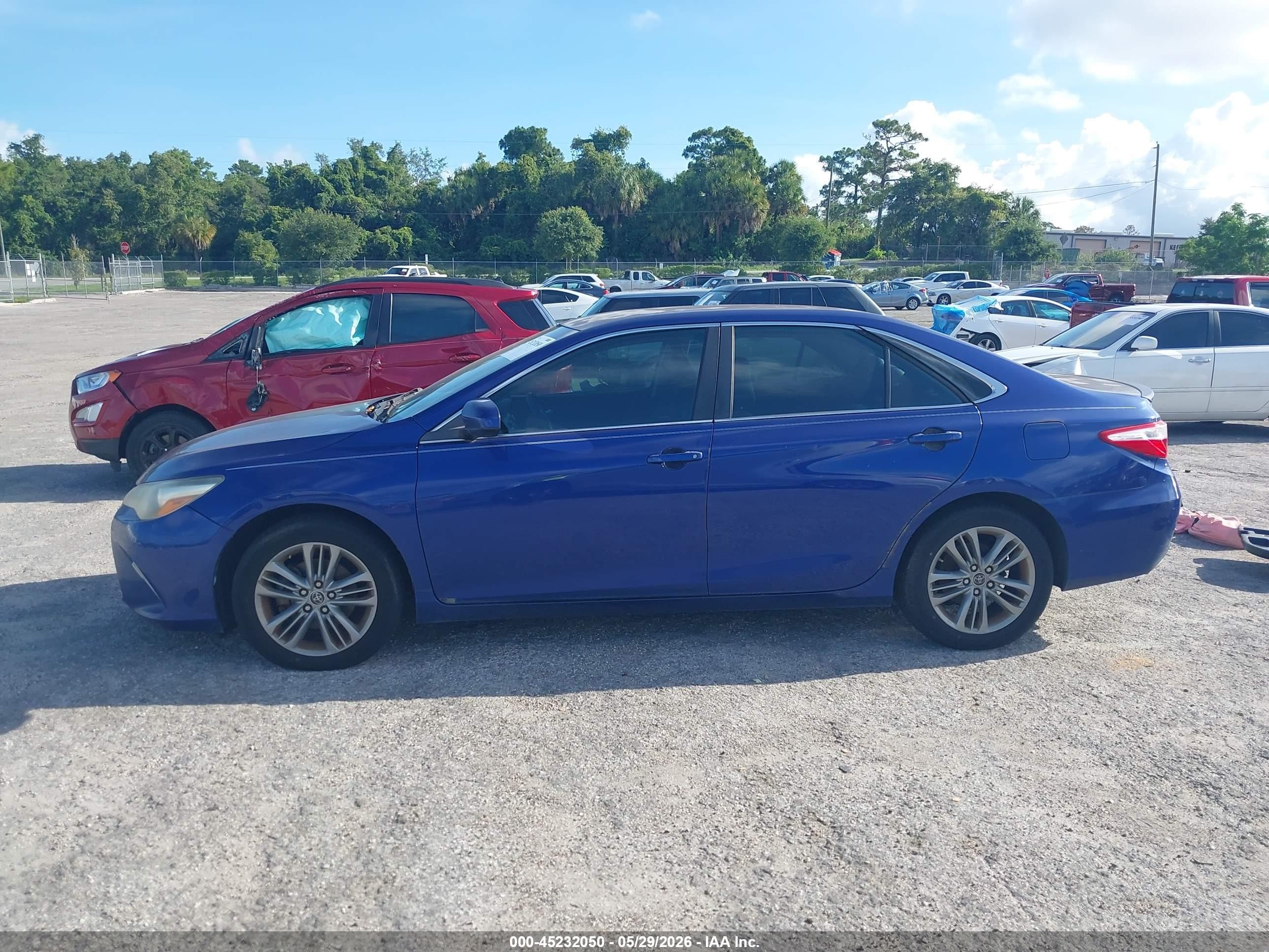 2015 Toyota Camry Se Blue vin: 4T1BF1FK2FU881089