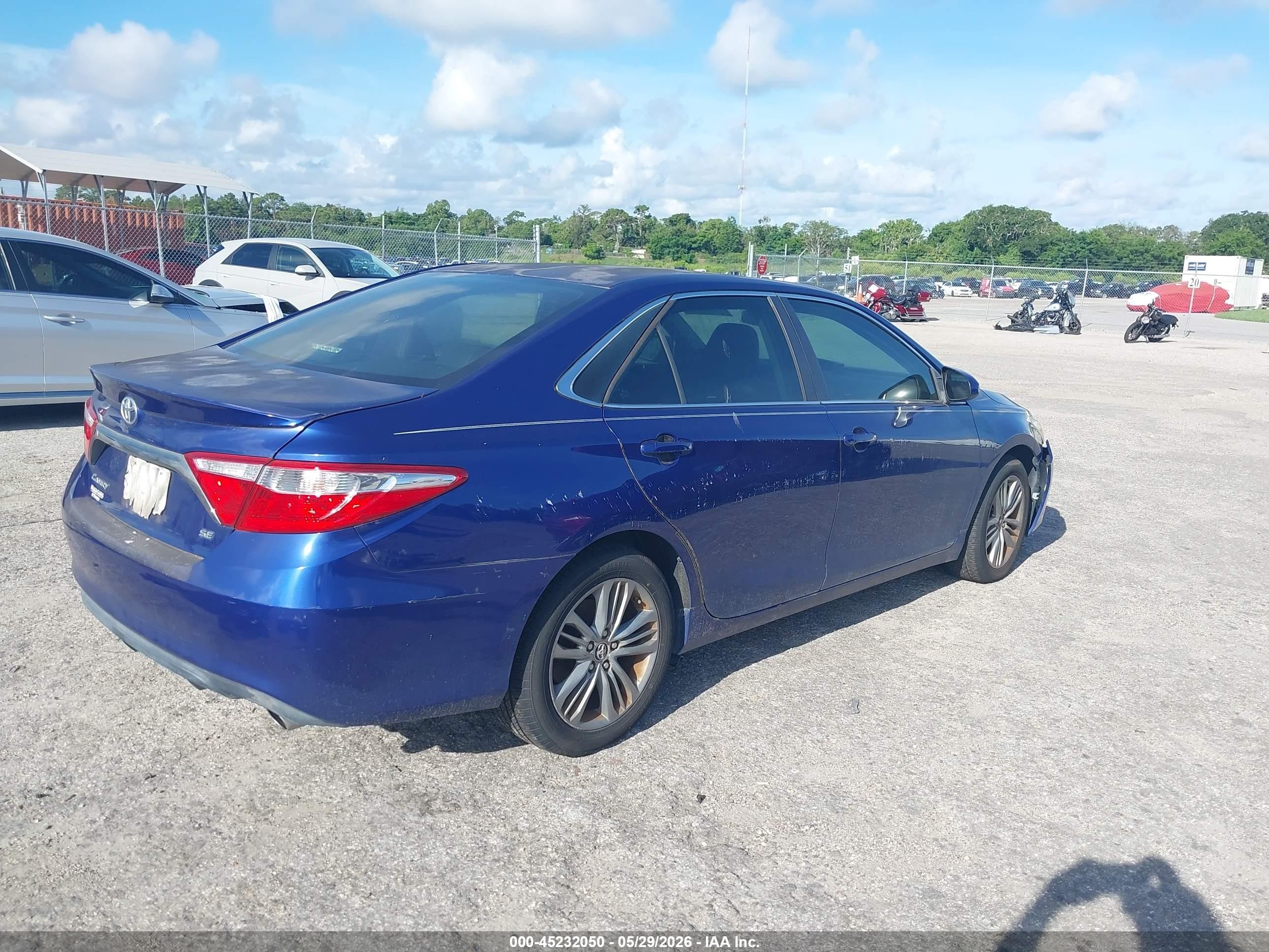 2015 Toyota Camry Se Blue vin: 4T1BF1FK2FU881089