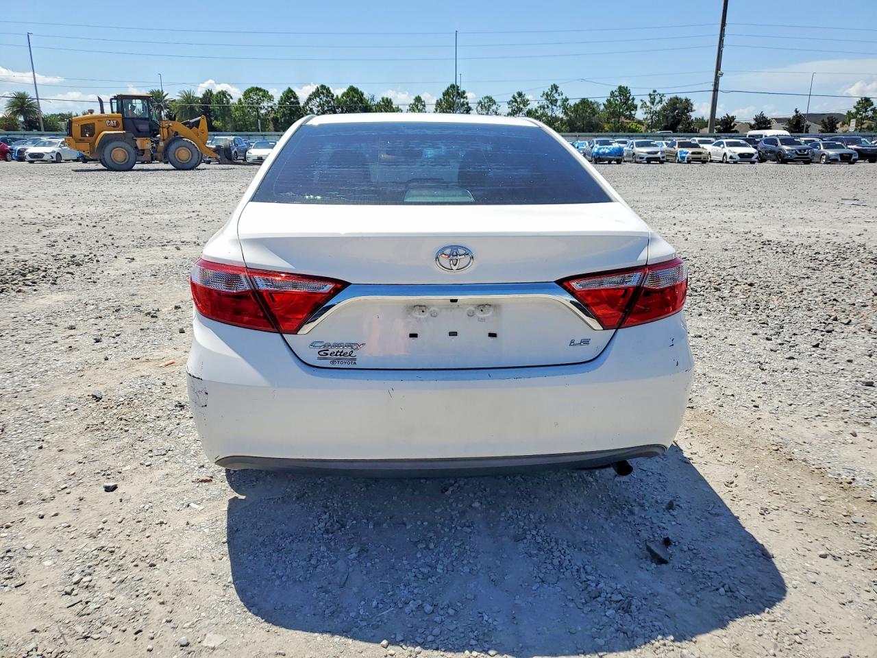 2015 Toyota Camry Le White vin: 4T1BF1FK2FU895378