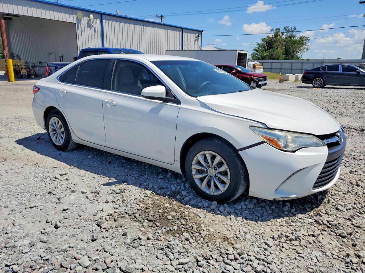 2015 Toyota Camry Le White vin: 4T1BF1FK2FU895378
