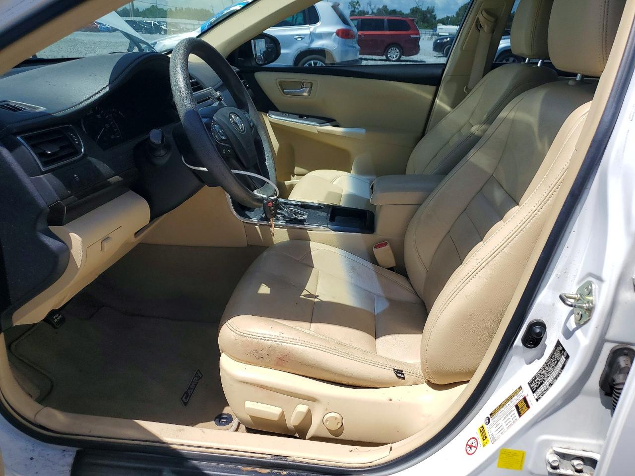 2015 Toyota Camry Le White vin: 4T1BF1FK2FU895378