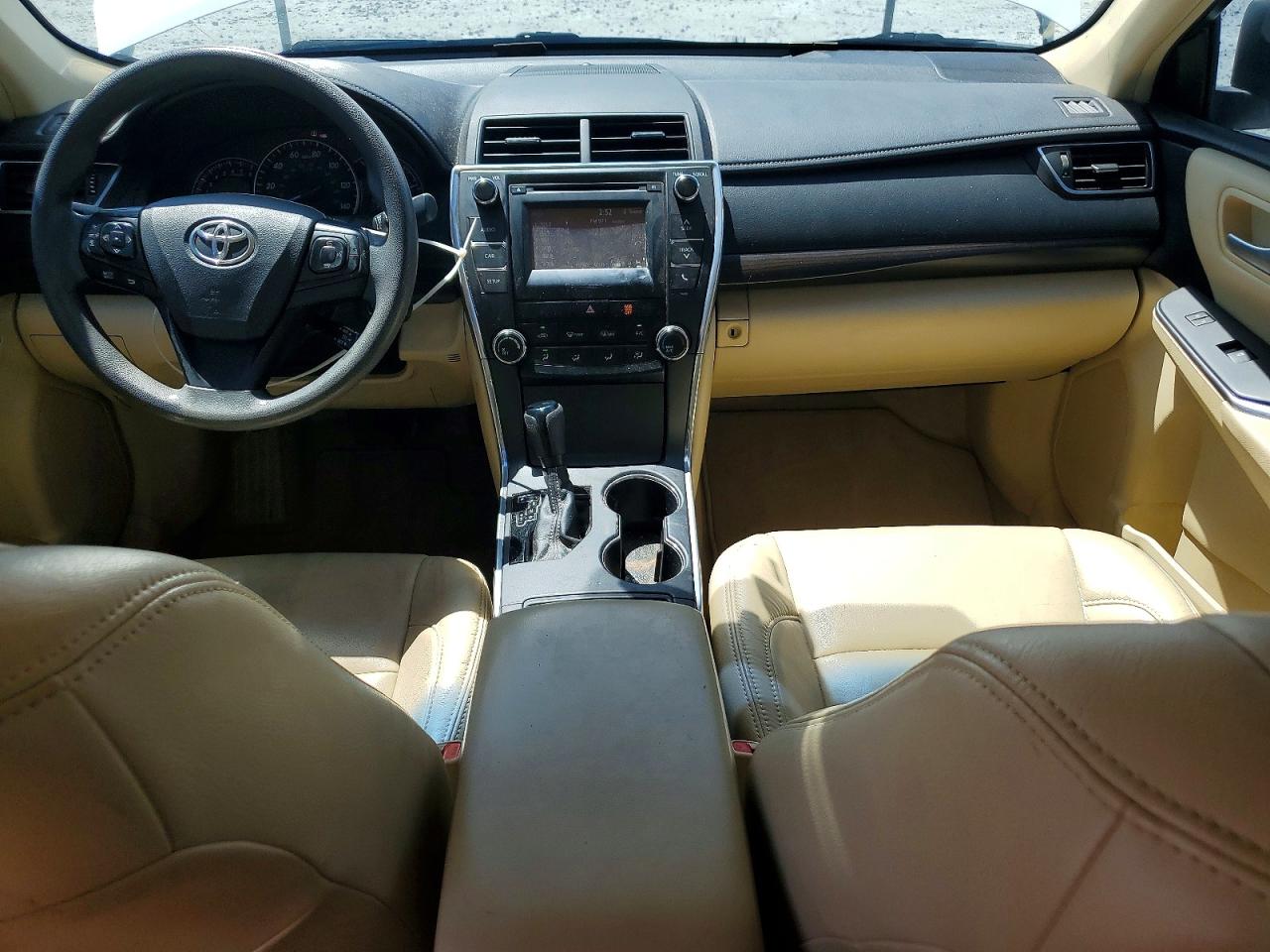 2015 Toyota Camry Le White vin: 4T1BF1FK2FU895378