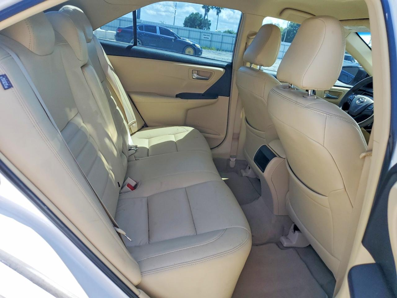 2015 Toyota Camry Le White vin: 4T1BF1FK2FU895378